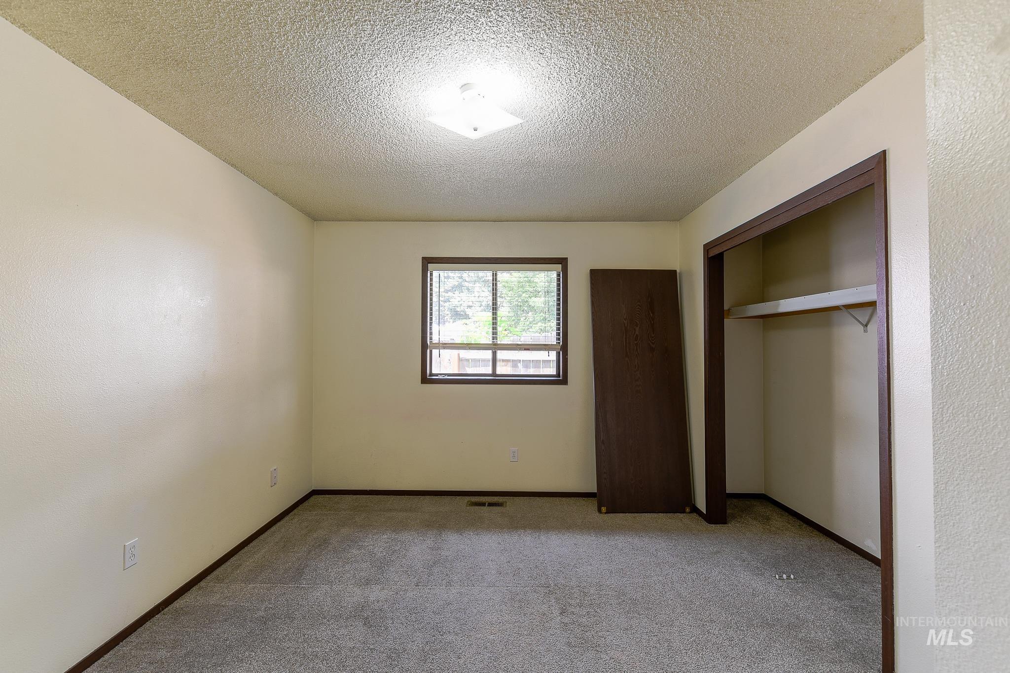 107 6th St Property Photo 21