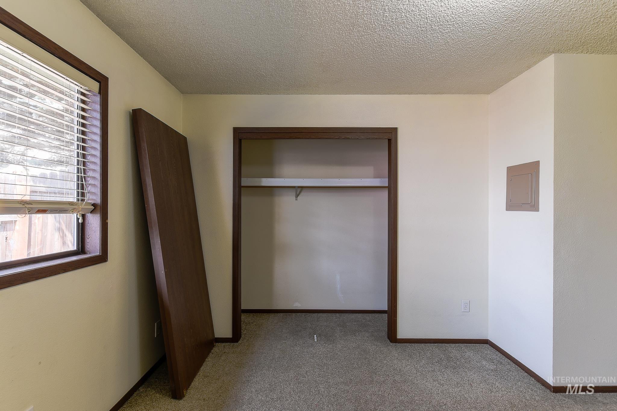 107 6th St Property Photo 22