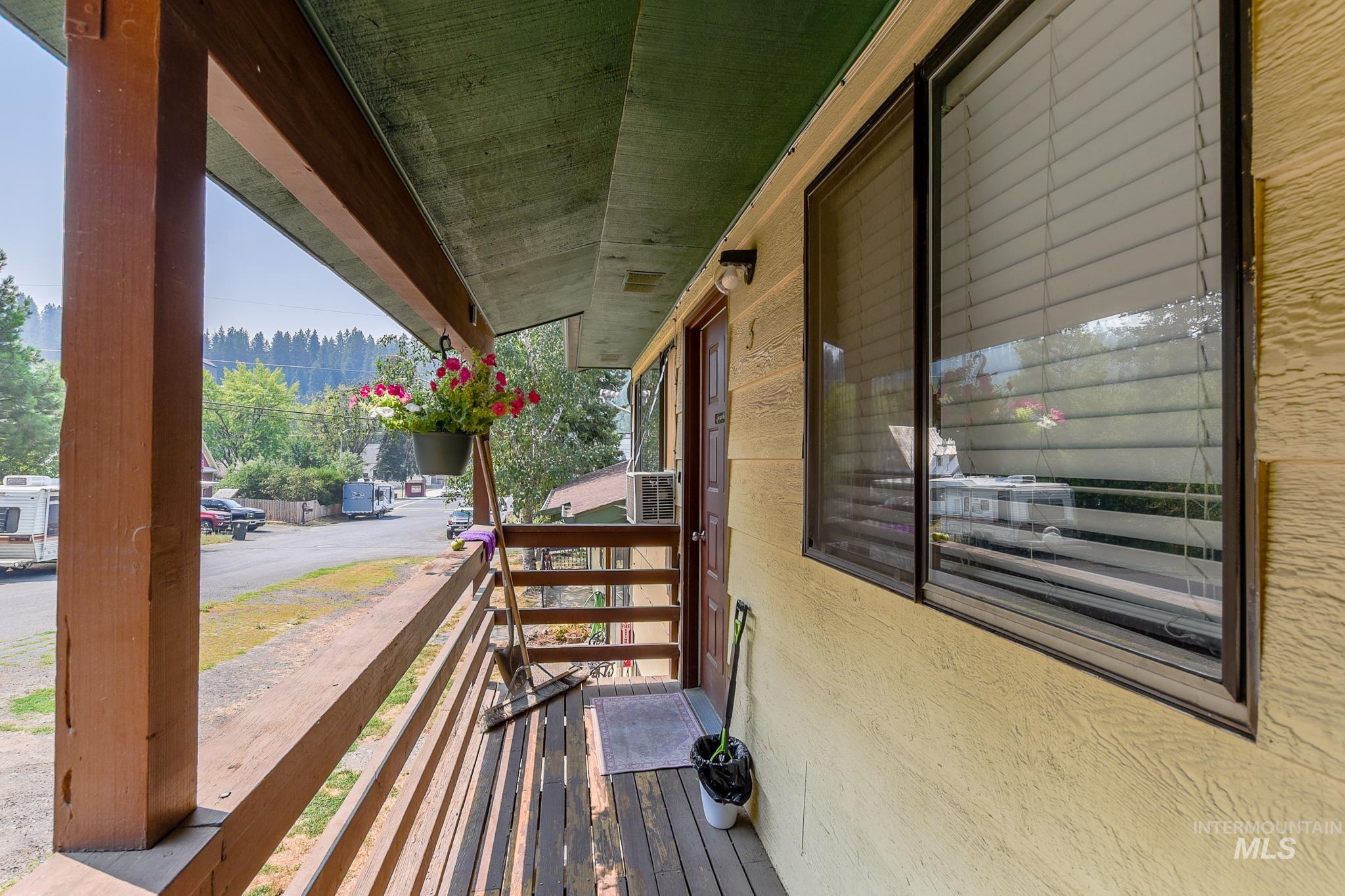 107 6th St Property Photo 24