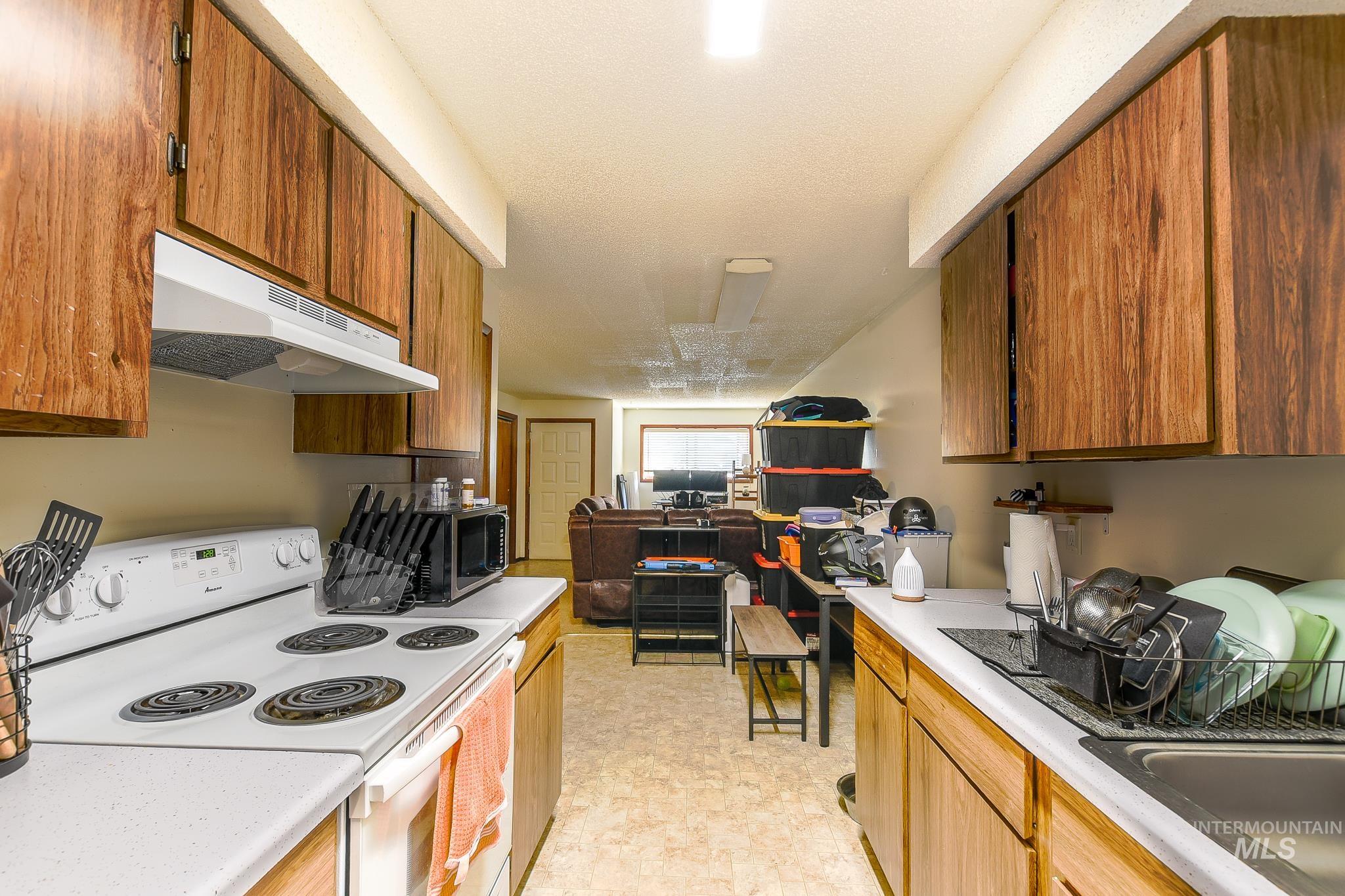 107 6th St Property Photo 27