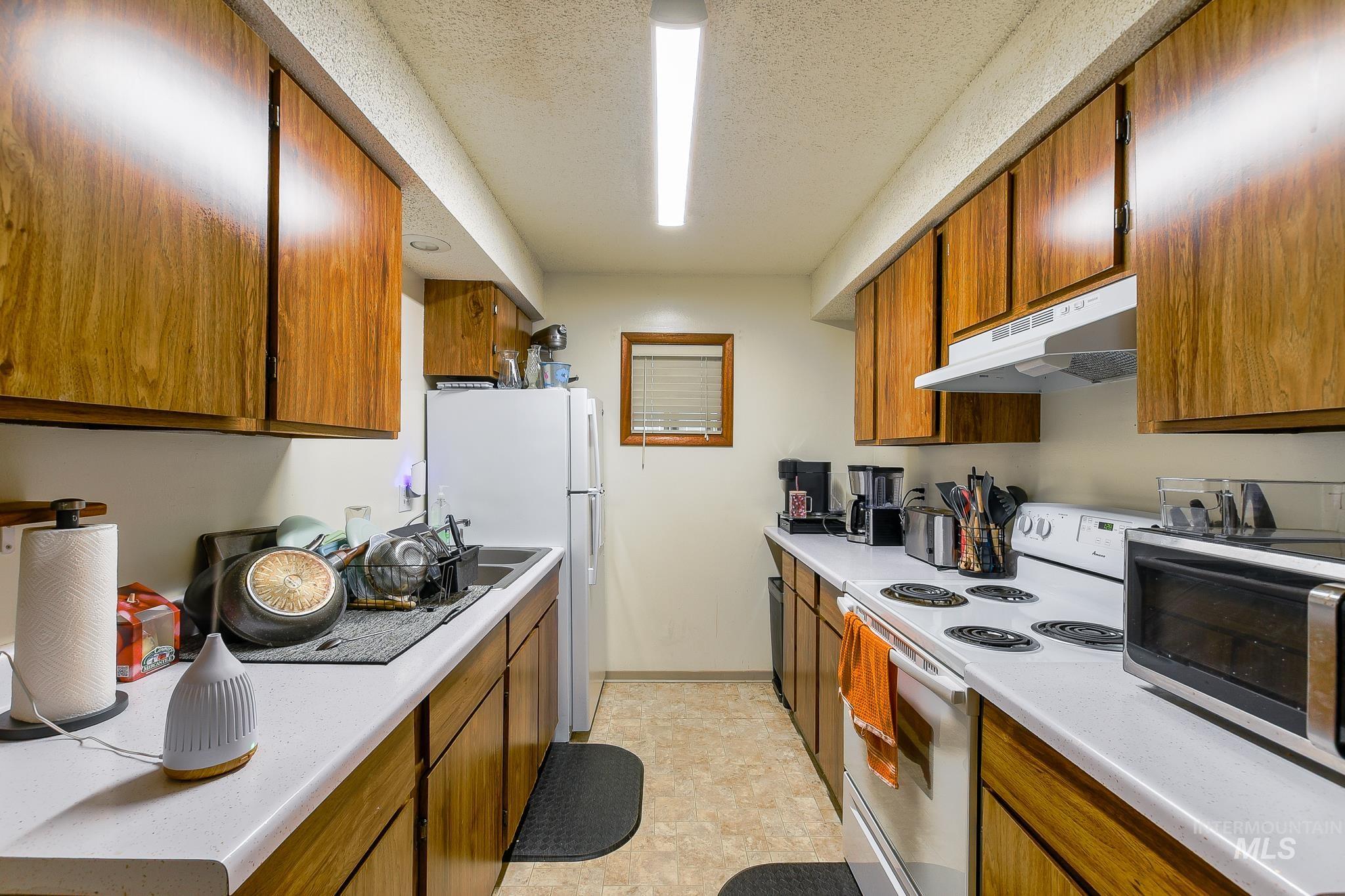 107 6th St Property Photo 28