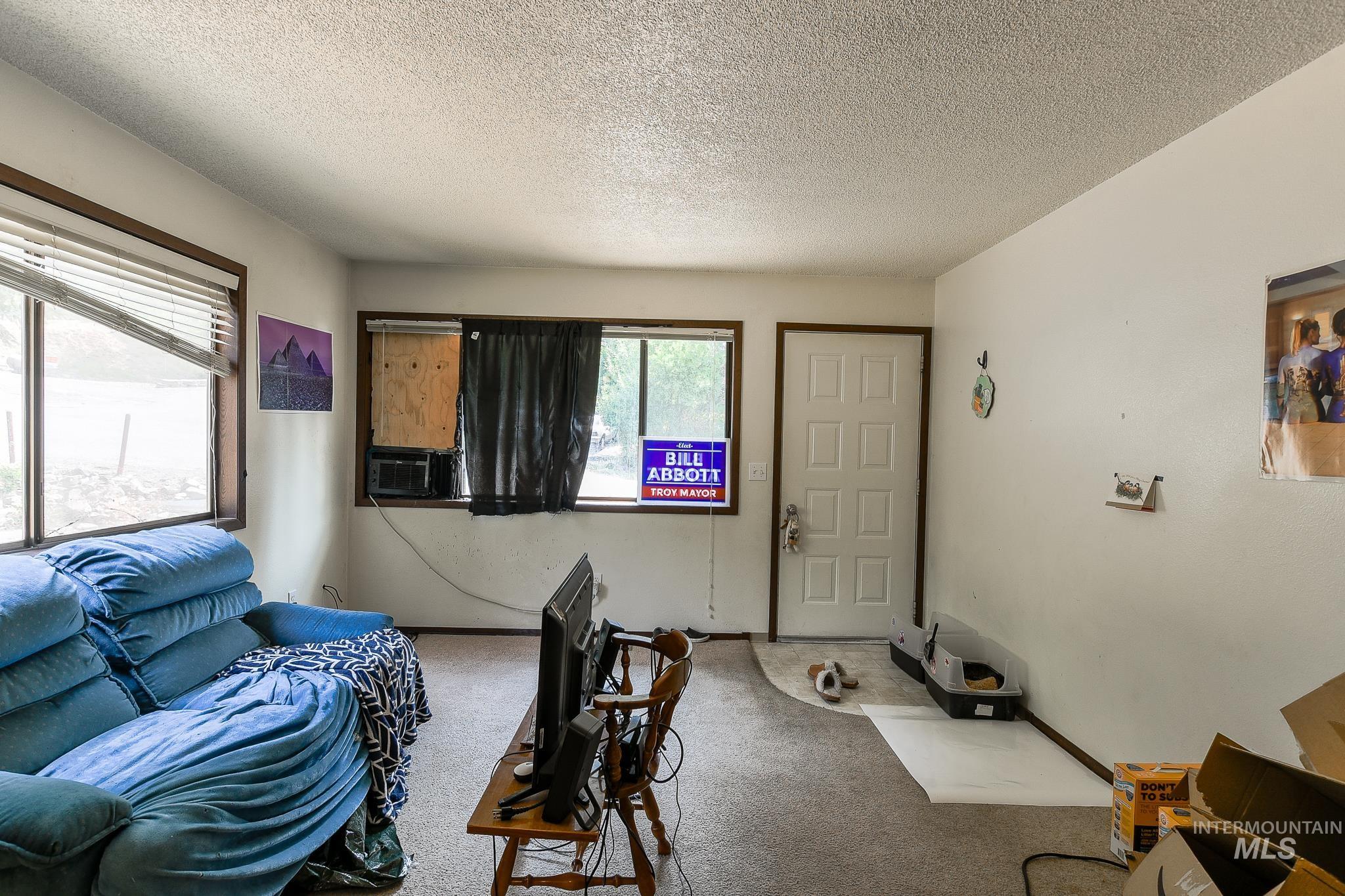 107 6th St Property Photo 31
