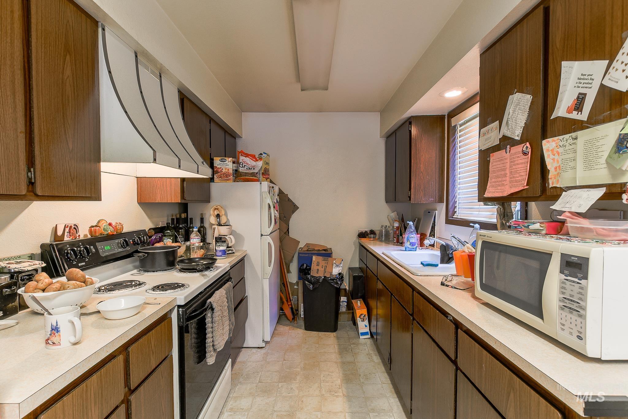 107 6th St Property Photo 33