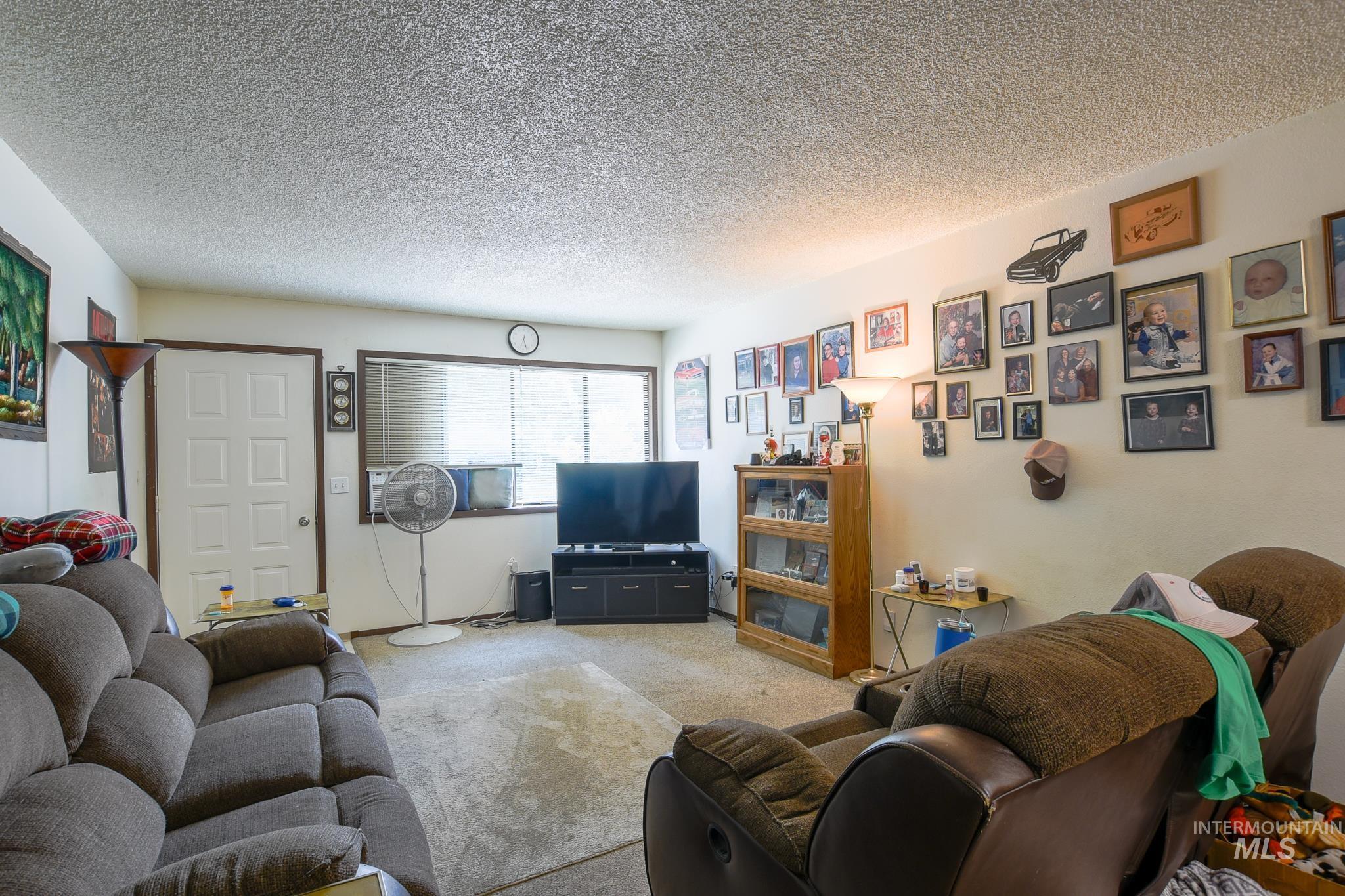 107 6th St Property Photo 38