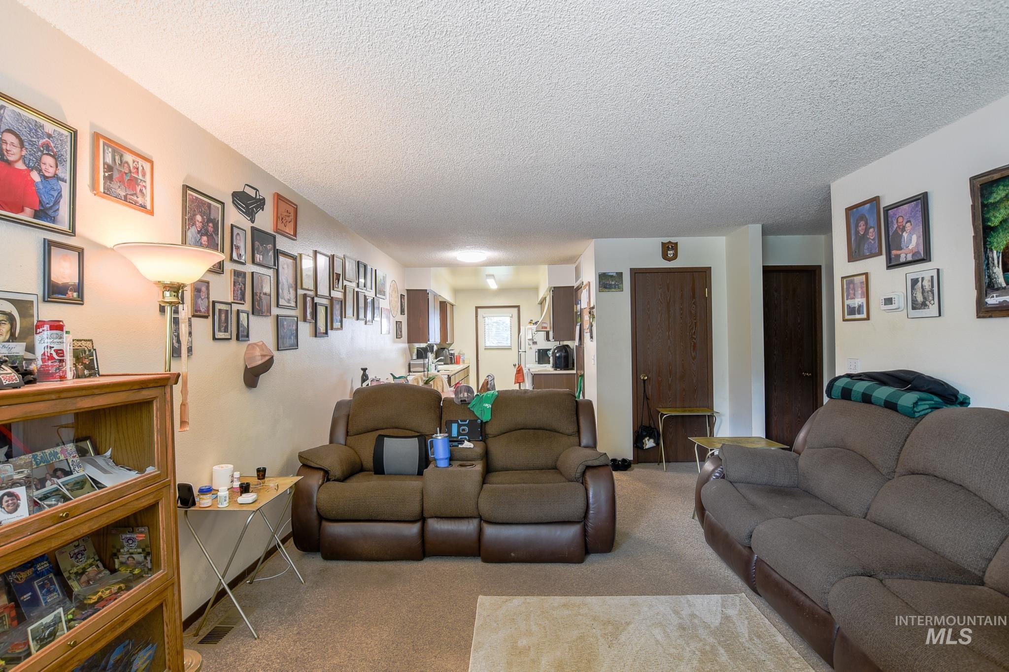 107 6th St Property Photo 39