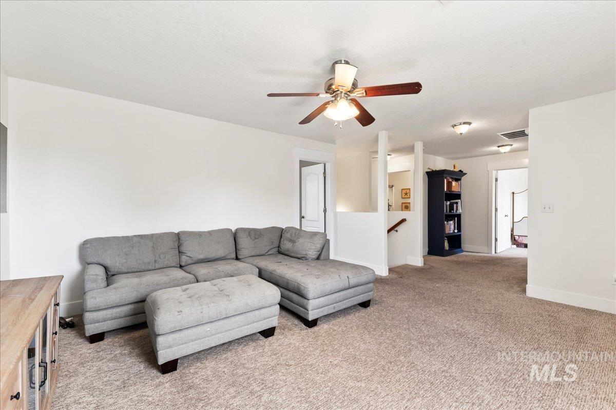 335 E Willowcreek Dr Property Photo 4
