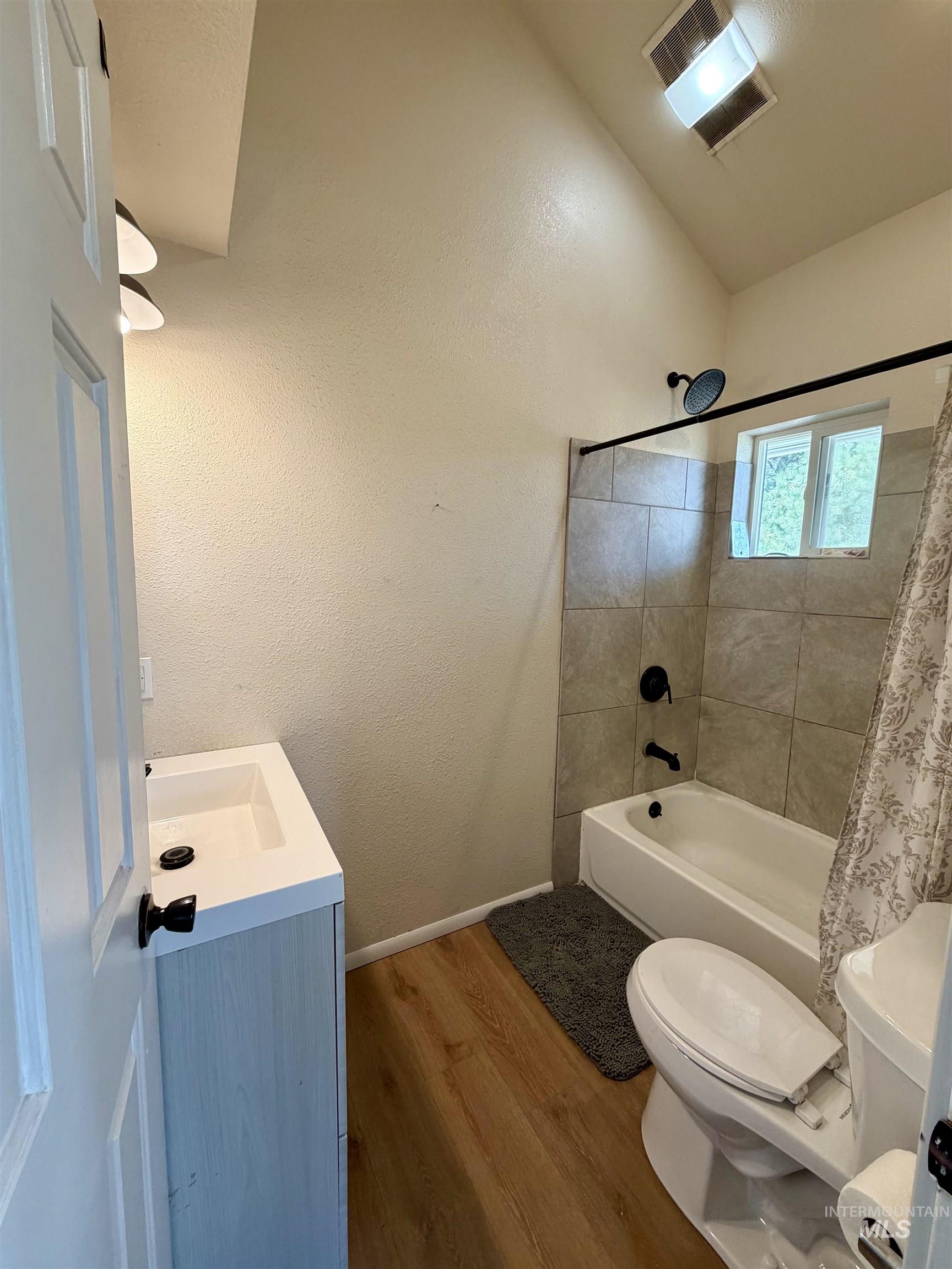 110 Abiding Way Property Photo 7