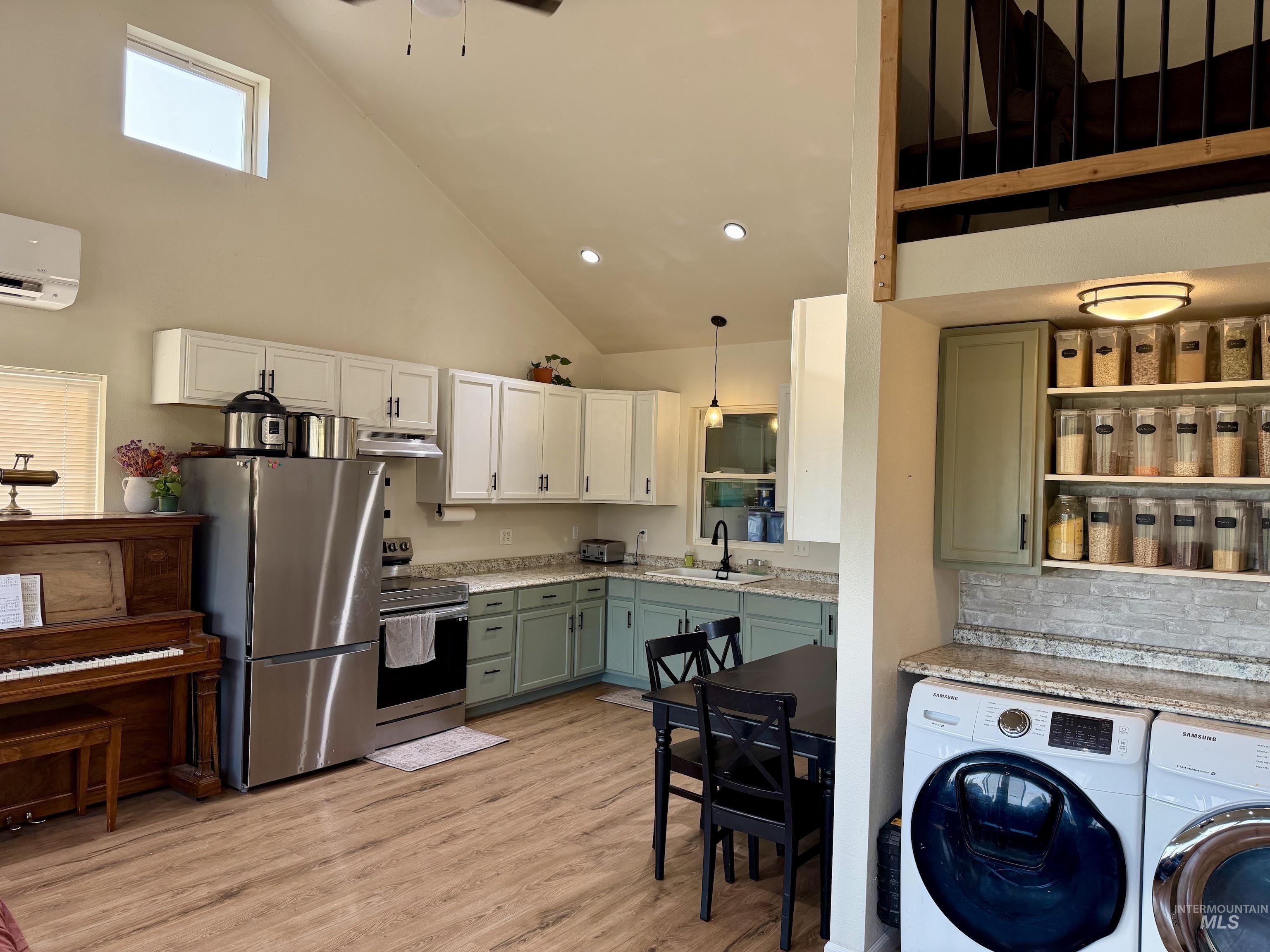 110 Abiding Way Property Photo 8