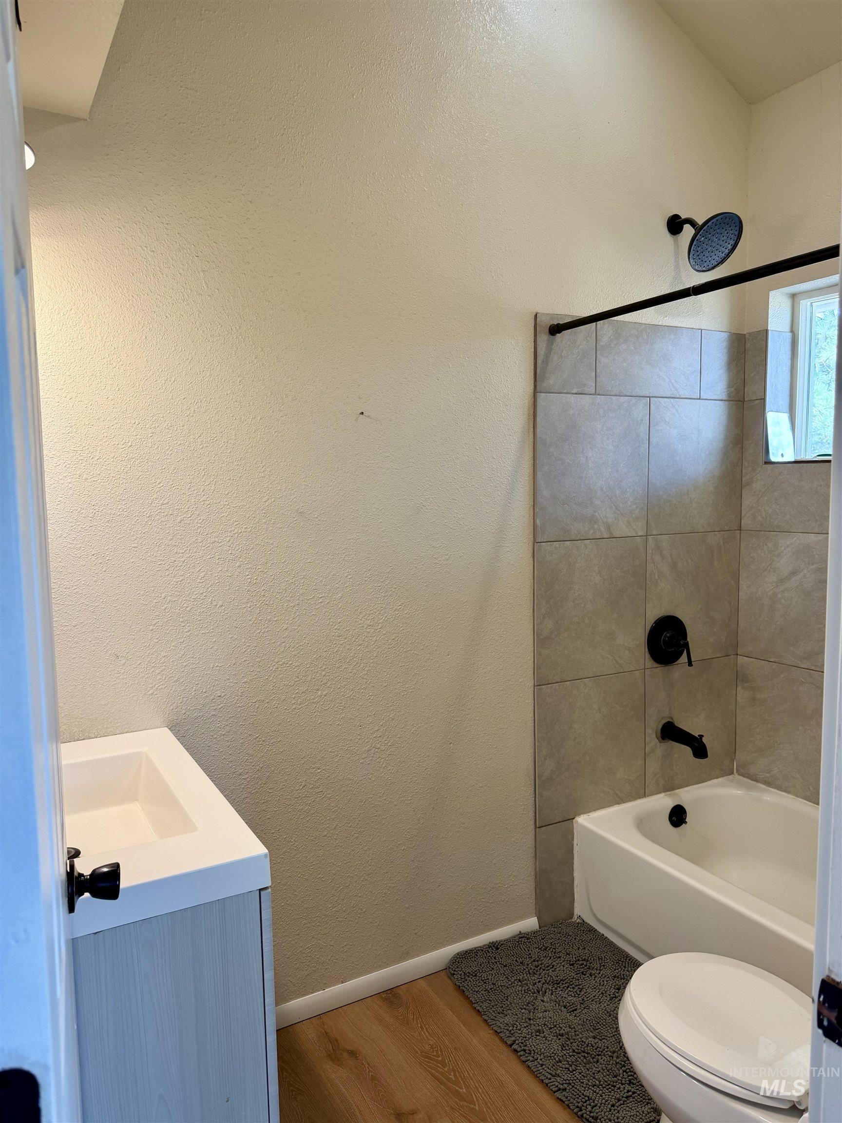 110 Abiding Way Property Photo 9