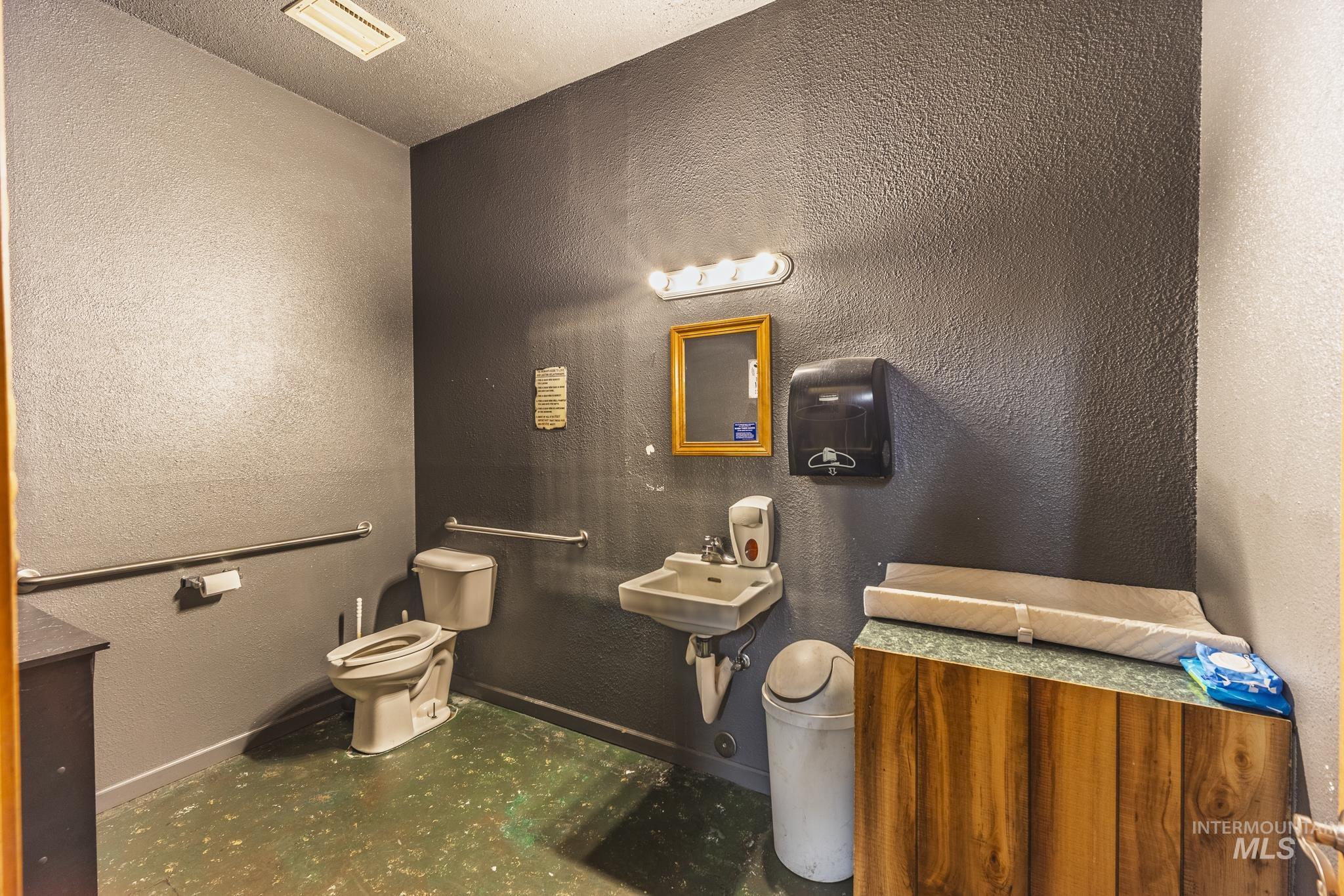 603 N Front Street - The Hangout Property Photo 35