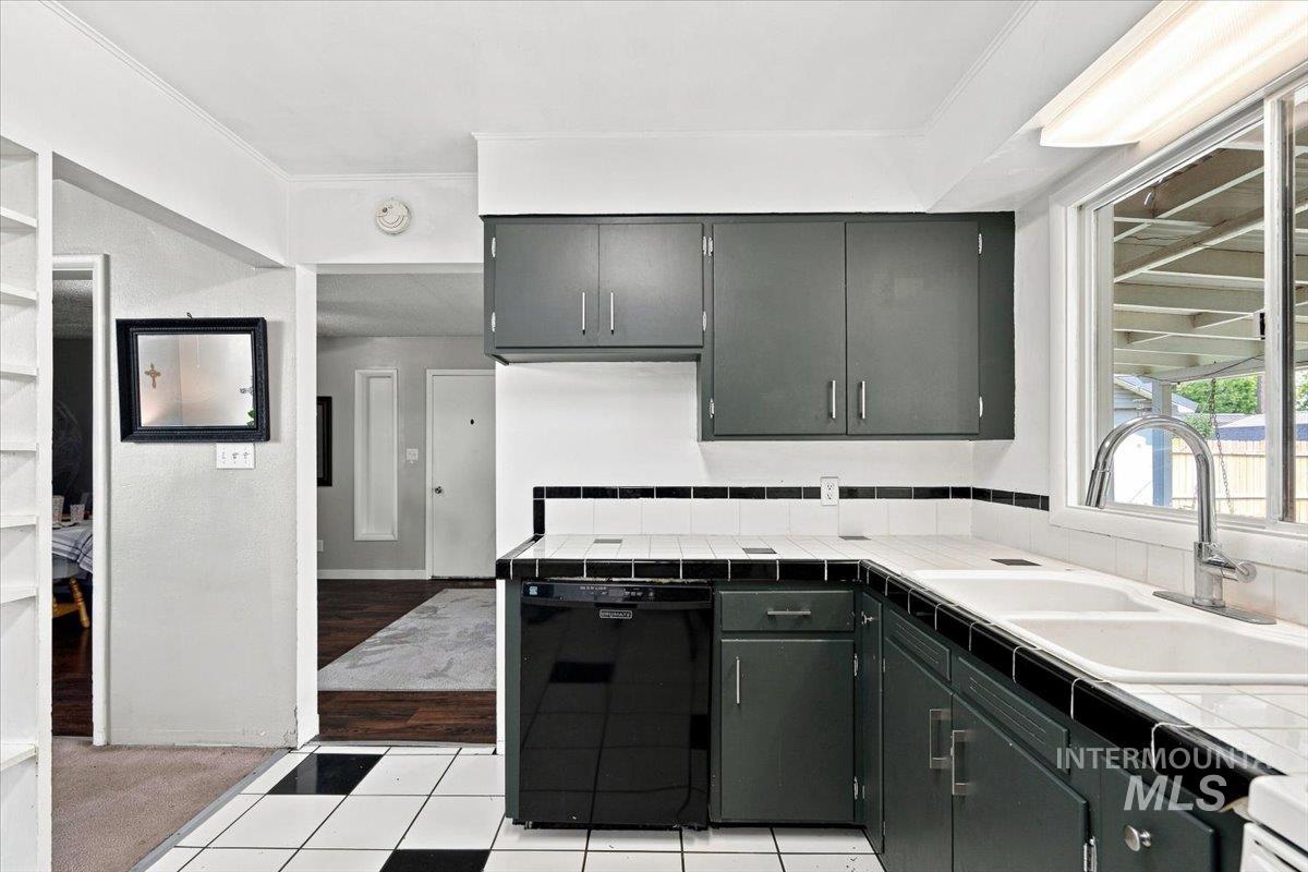 715 King Ave Property Photo 28