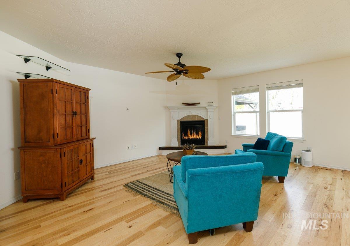 2138 N Mauve Property Photo 2
