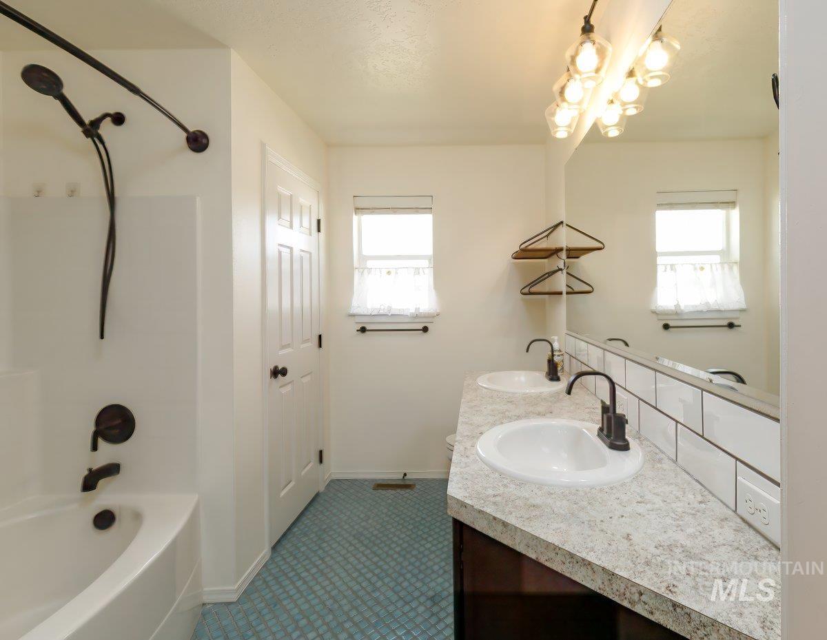 2138 N Mauve Property Photo 9