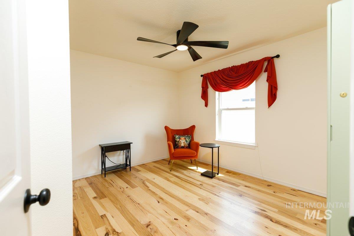 2138 N Mauve Property Photo 13