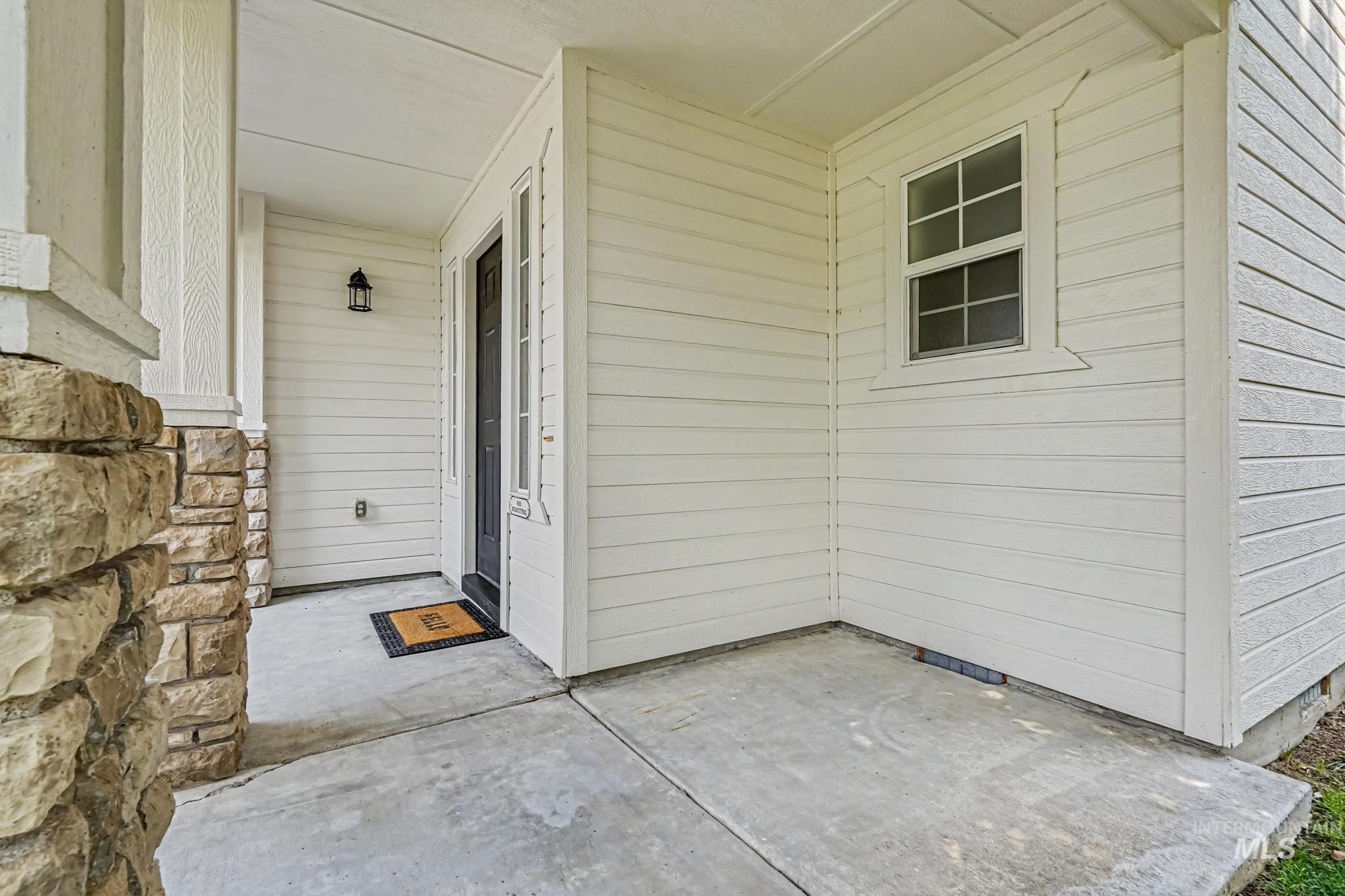 18334 Admiral Way Property Photo 4