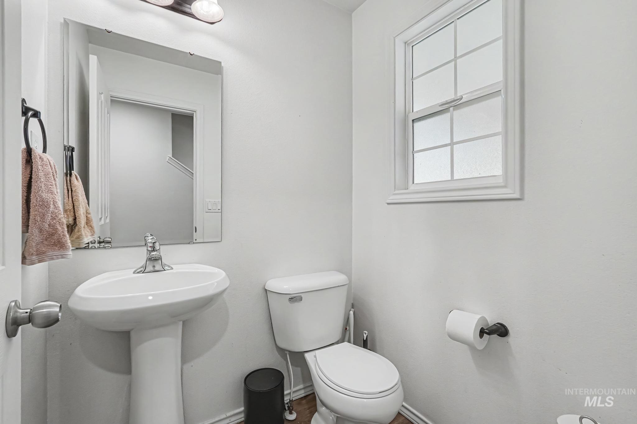 18334 Admiral Way Property Photo 7