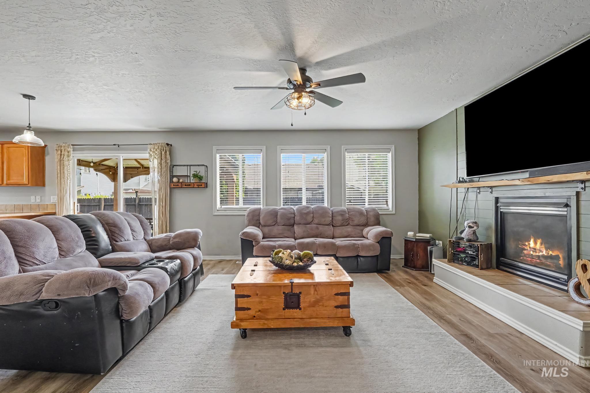 18334 Admiral Way Property Photo 8