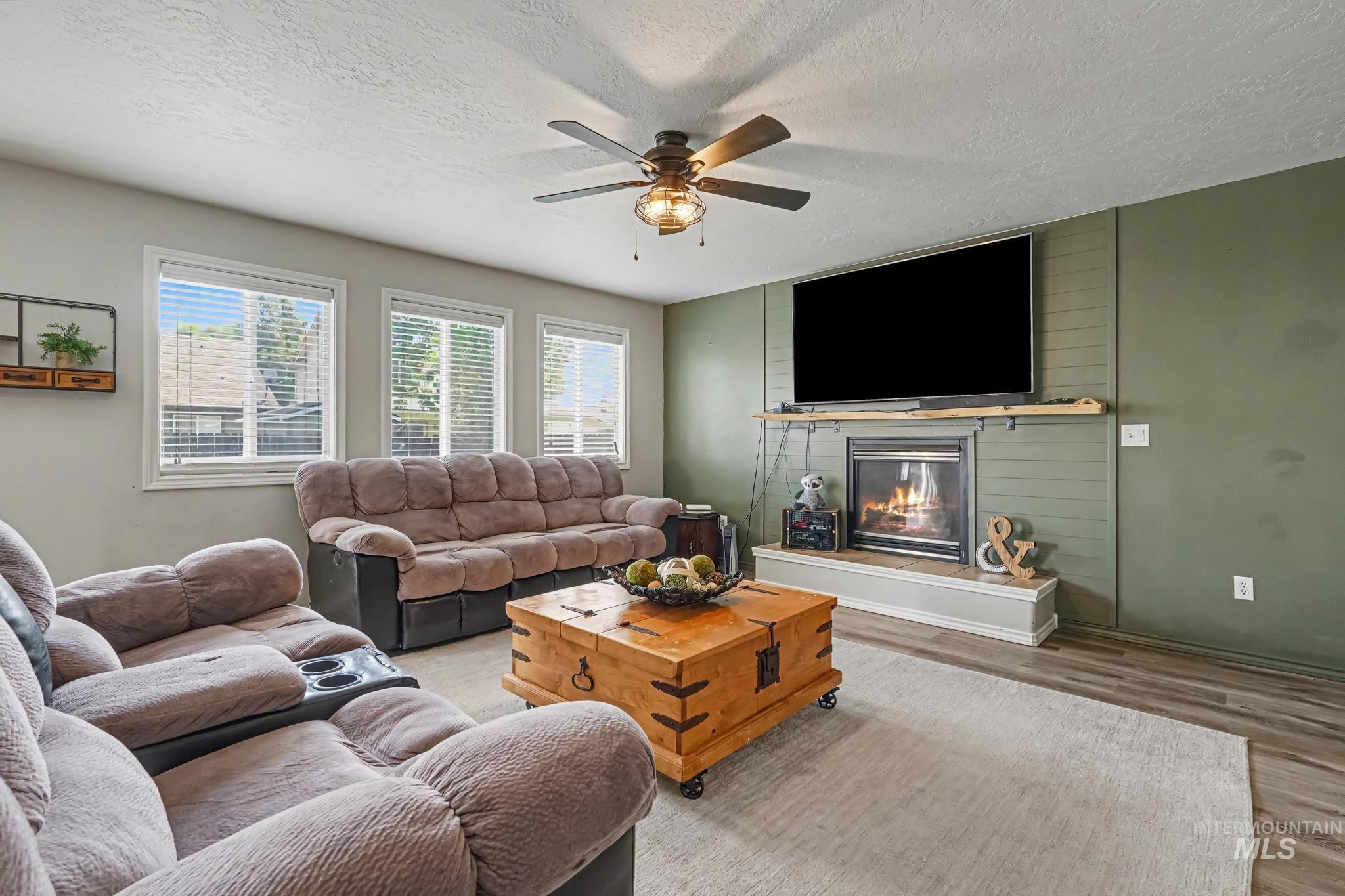 18334 Admiral Way Property Photo 10