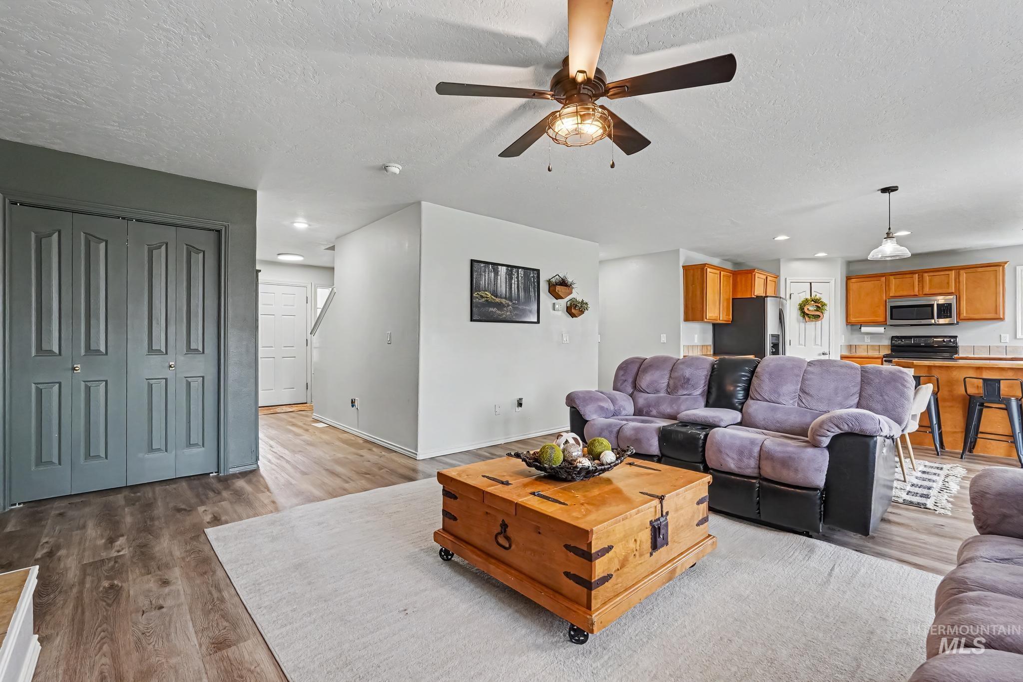 18334 Admiral Way Property Photo 11