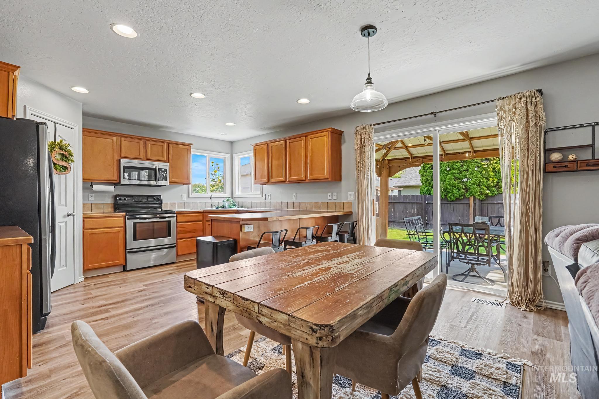 18334 Admiral Way Property Photo 12