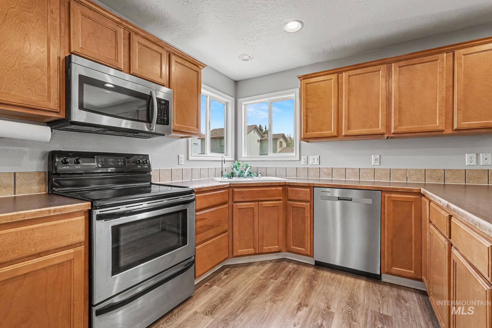 18334 Admiral Way Property Photo 15