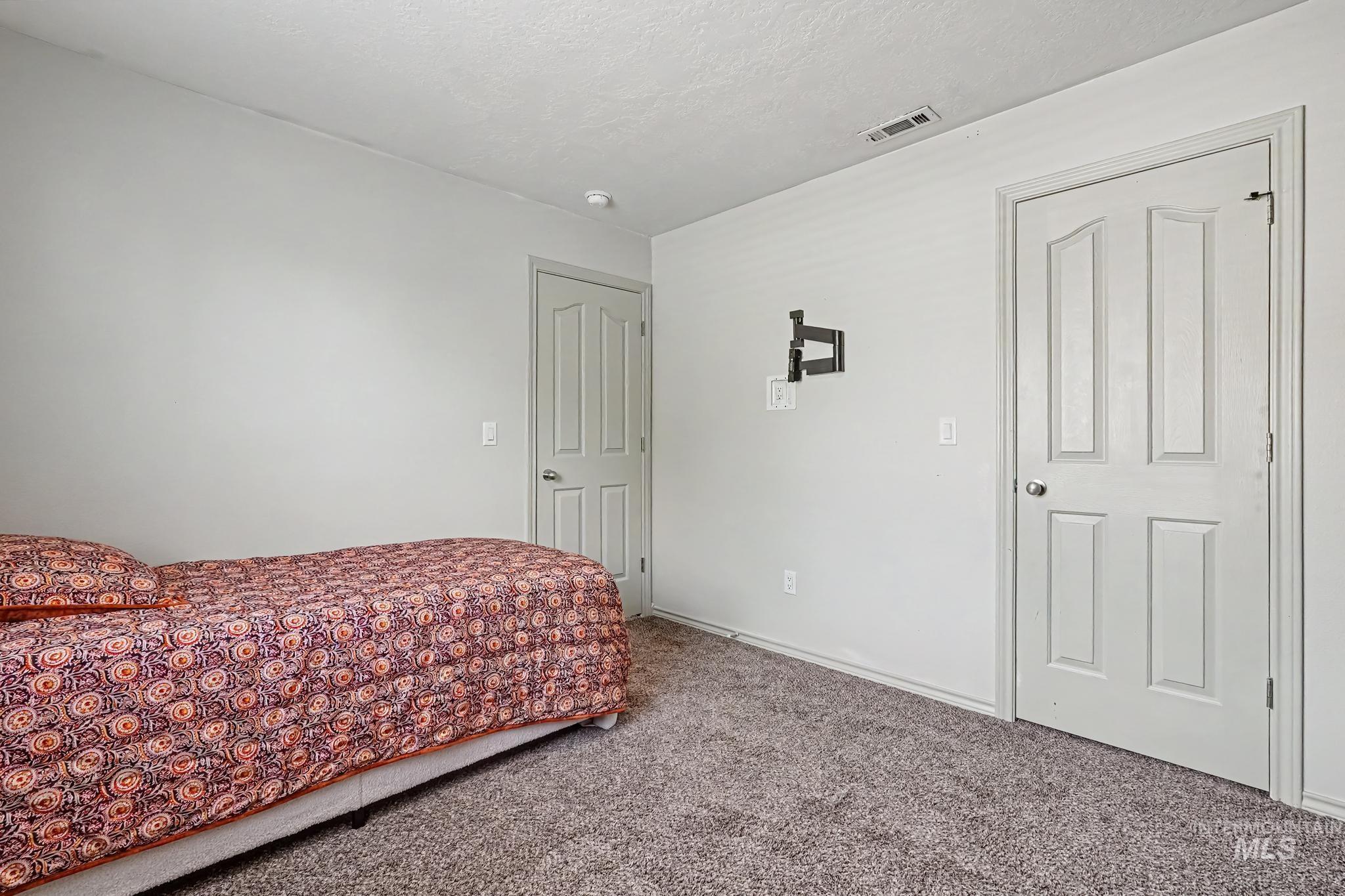18334 Admiral Way Property Photo 18