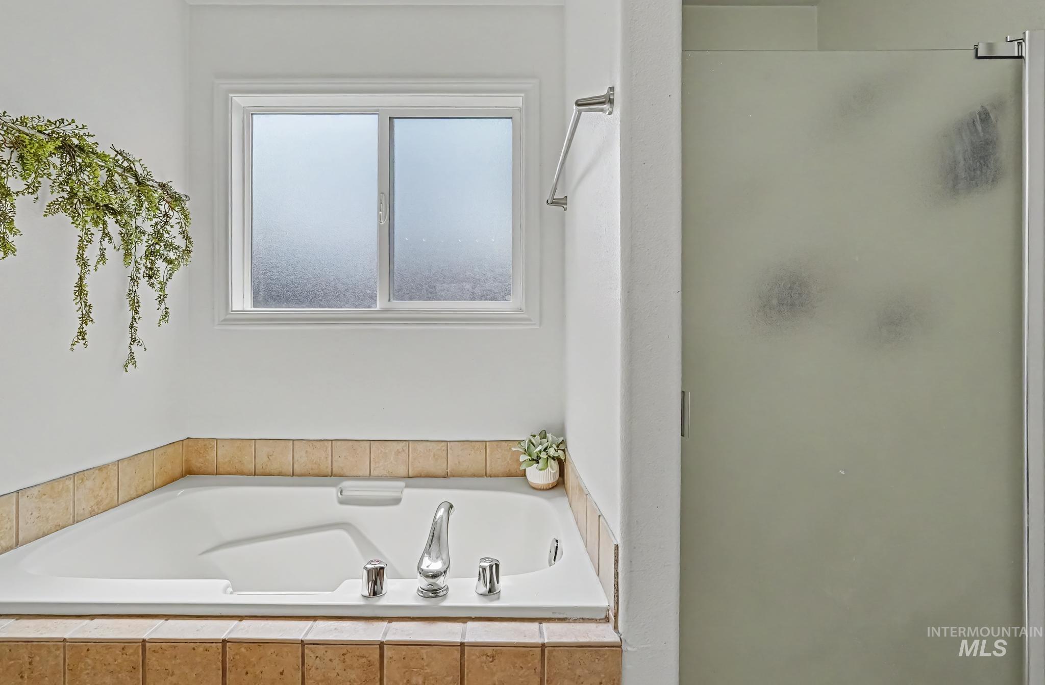 18334 Admiral Way Property Photo 25