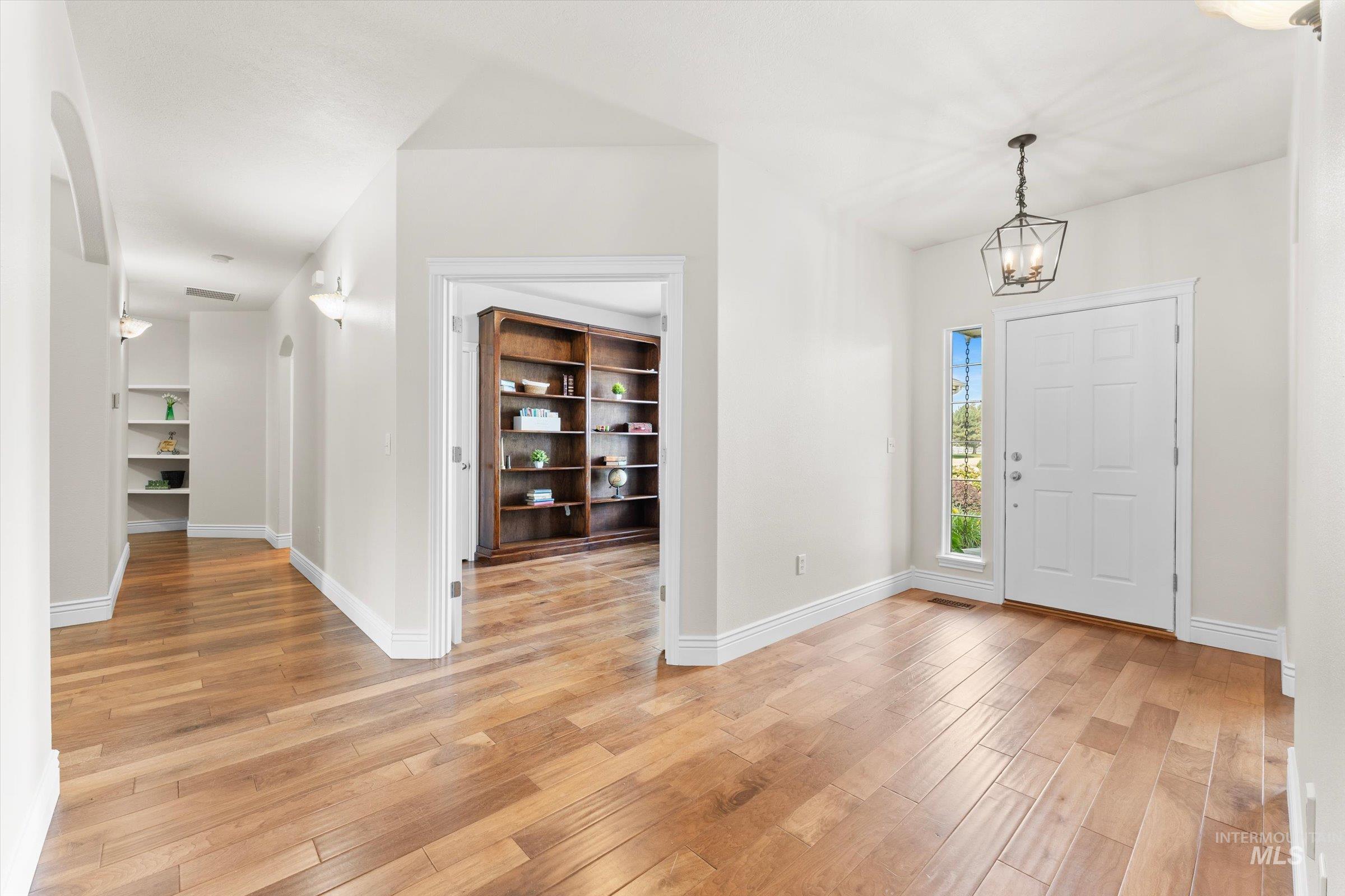 8987 New Castle Dr Property Photo 10
