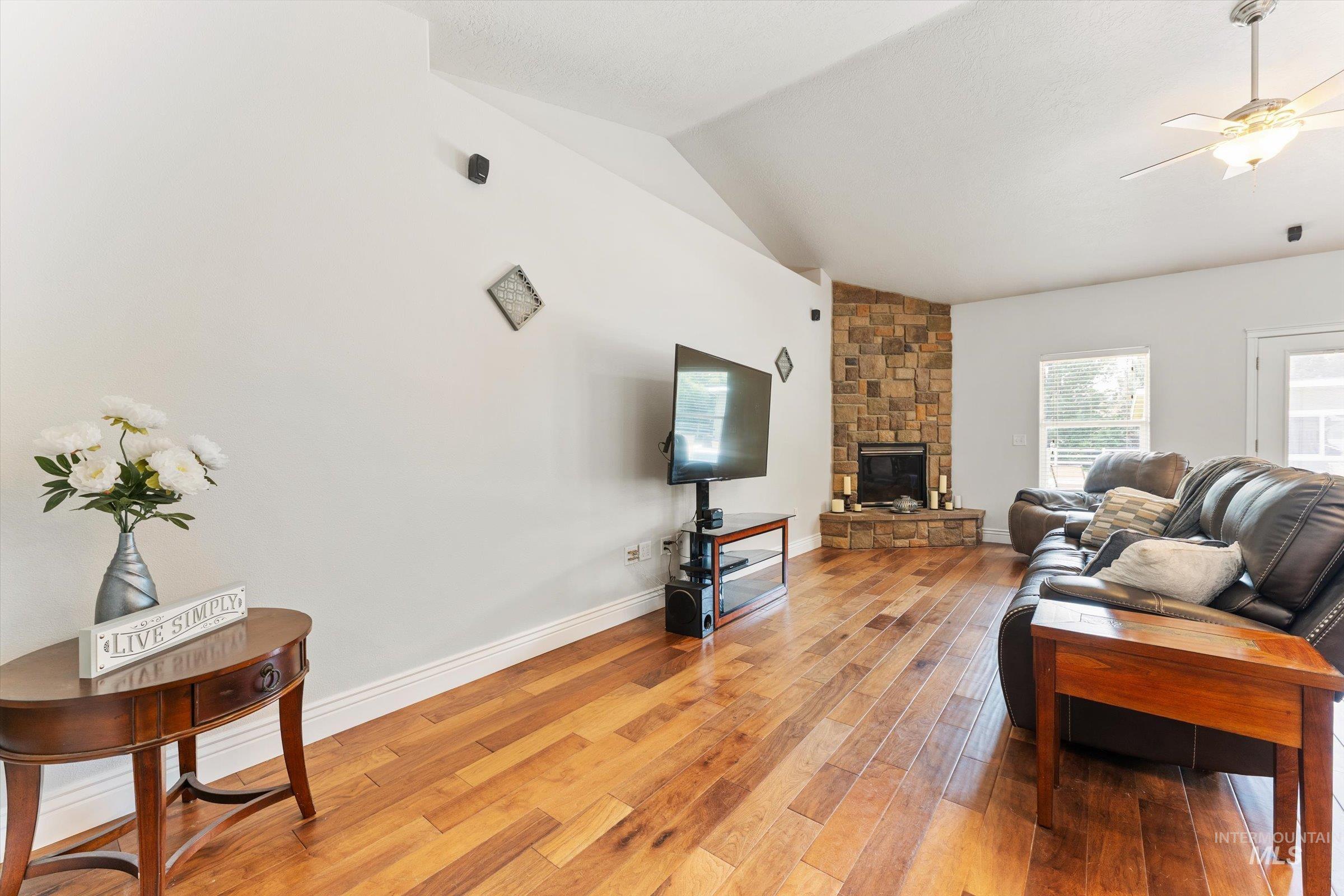 8987 New Castle Dr Property Photo 11