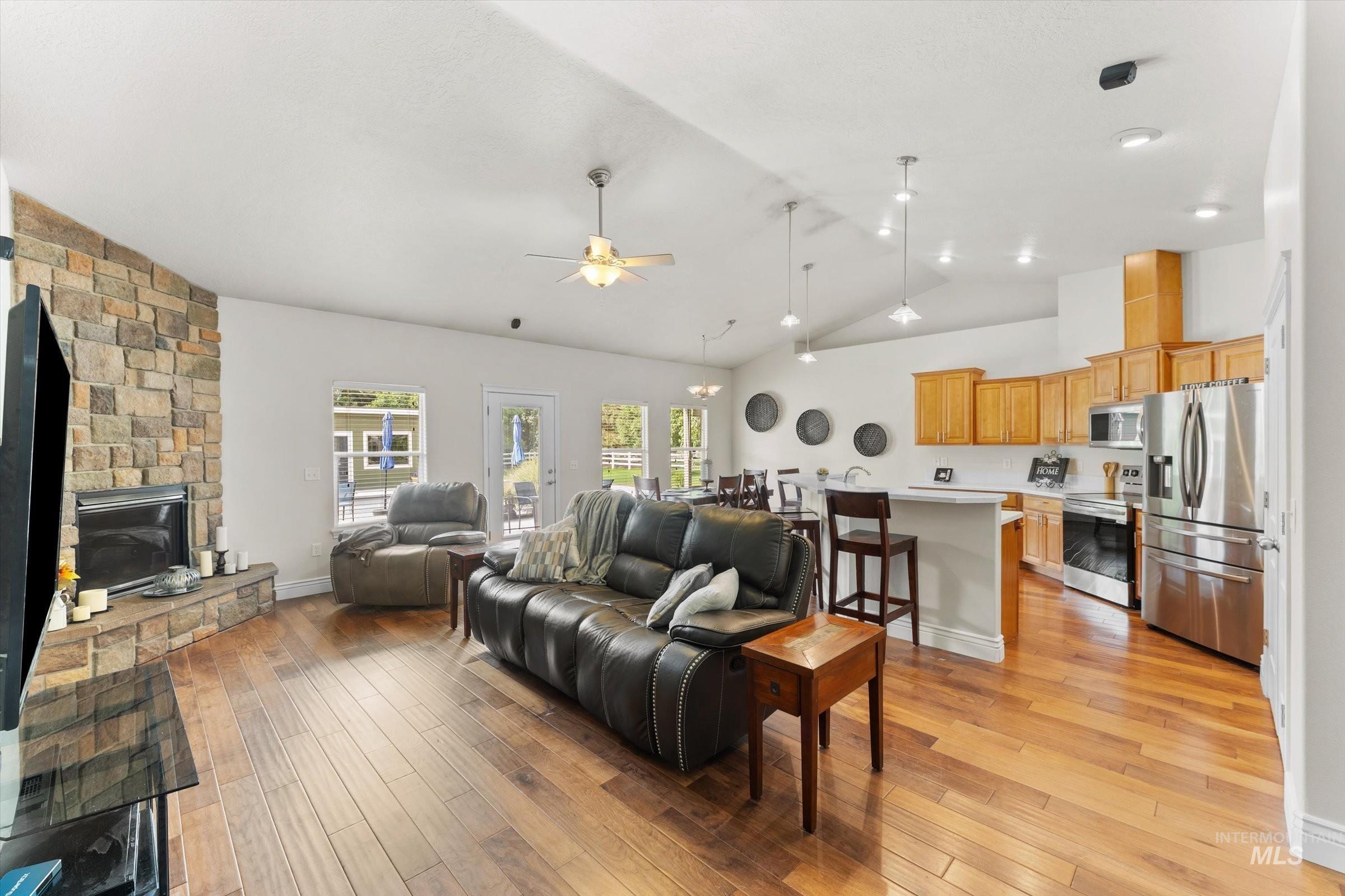 8987 New Castle Dr Property Photo 12