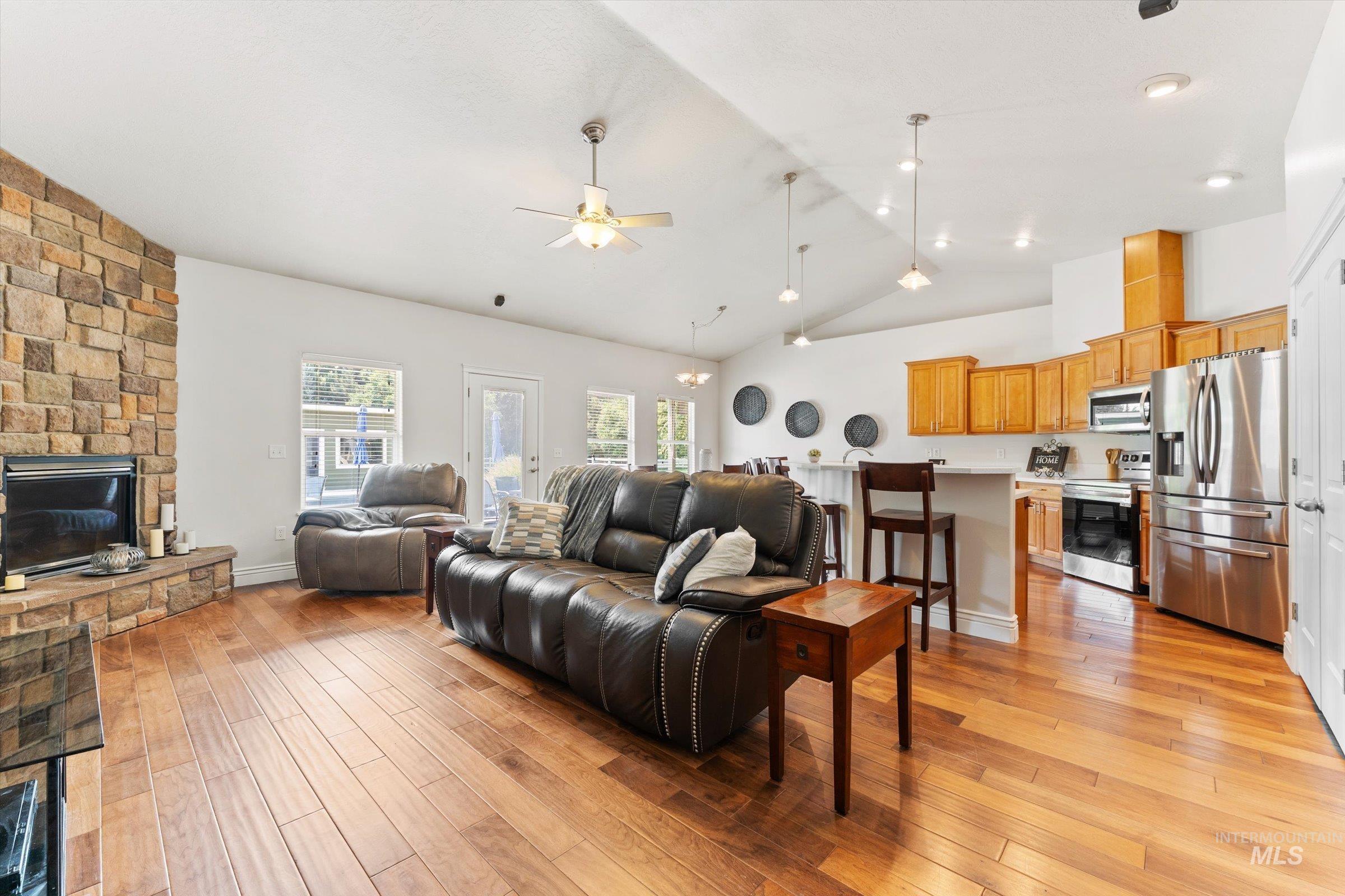 8987 New Castle Dr Property Photo 16