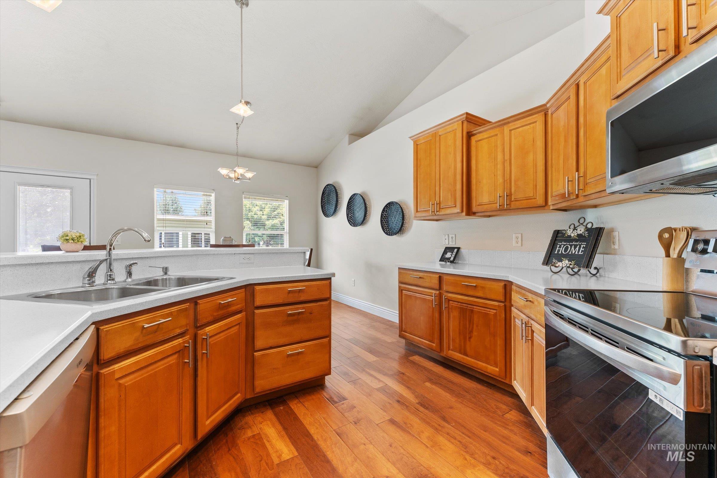 8987 New Castle Dr Property Photo 18