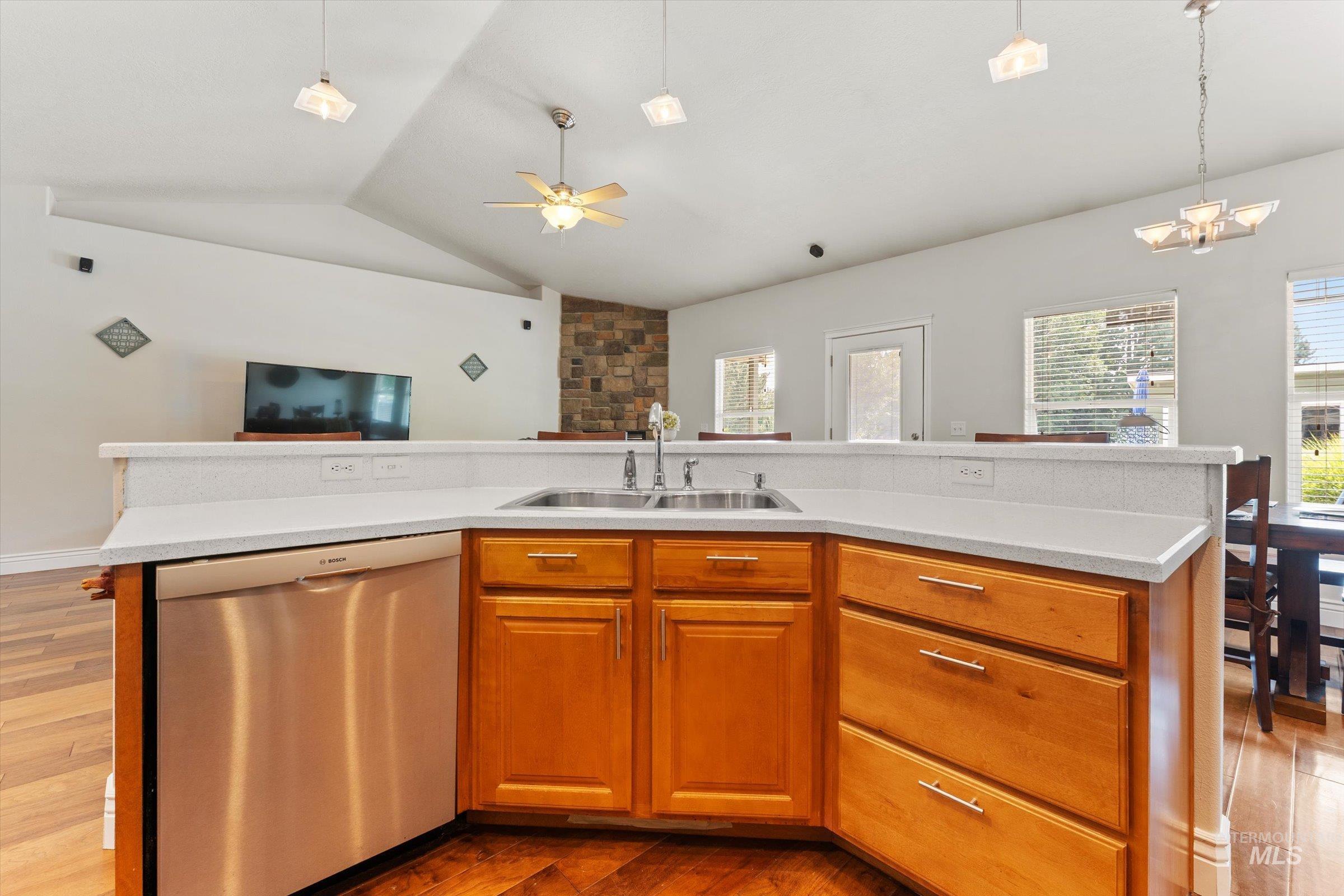 8987 New Castle Dr Property Photo 20