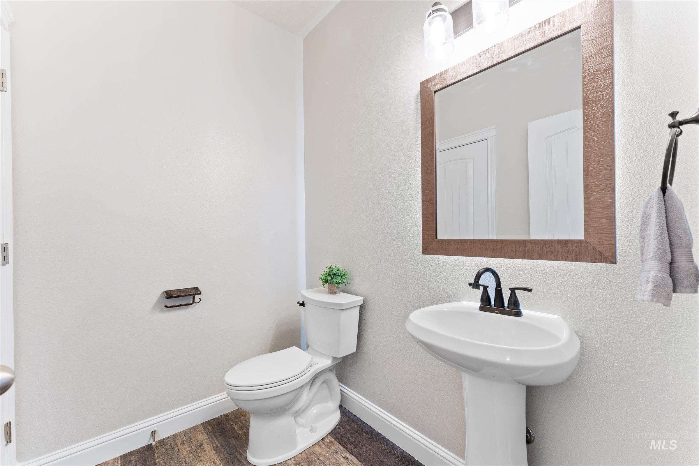8987 New Castle Dr Property Photo 22