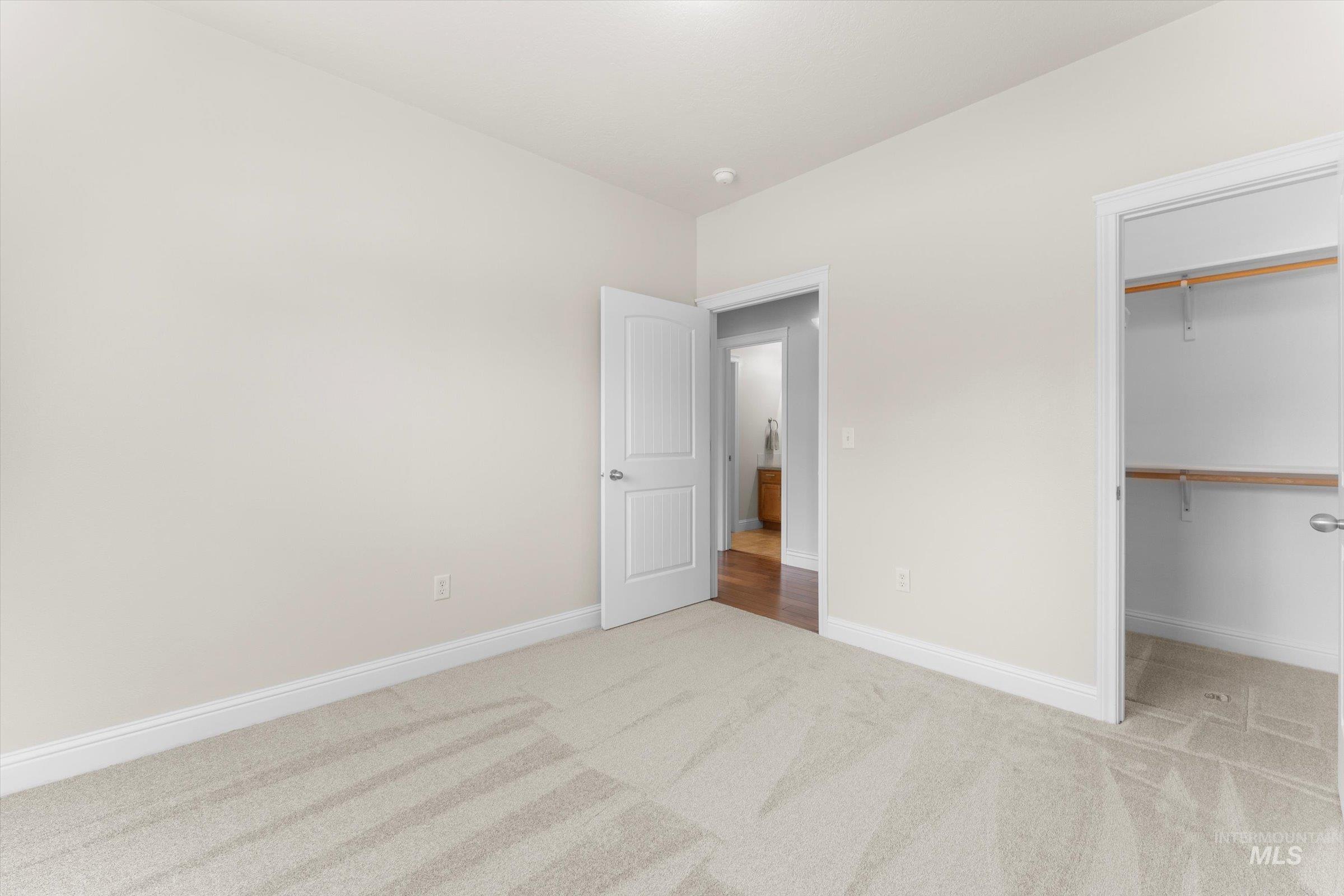 8987 New Castle Dr Property Photo 24