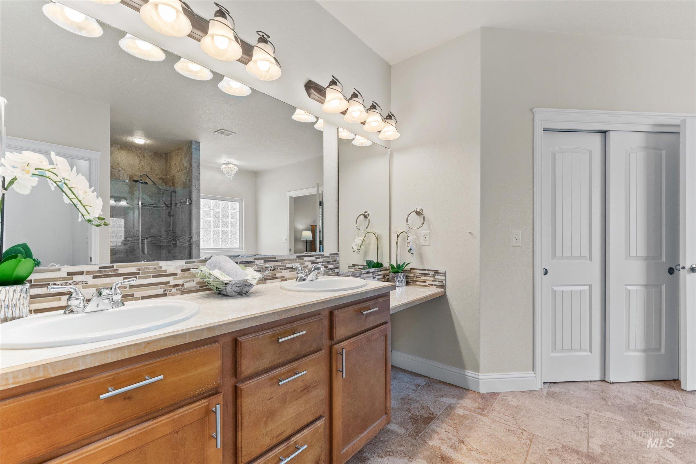 8987 New Castle Dr Property Photo 34