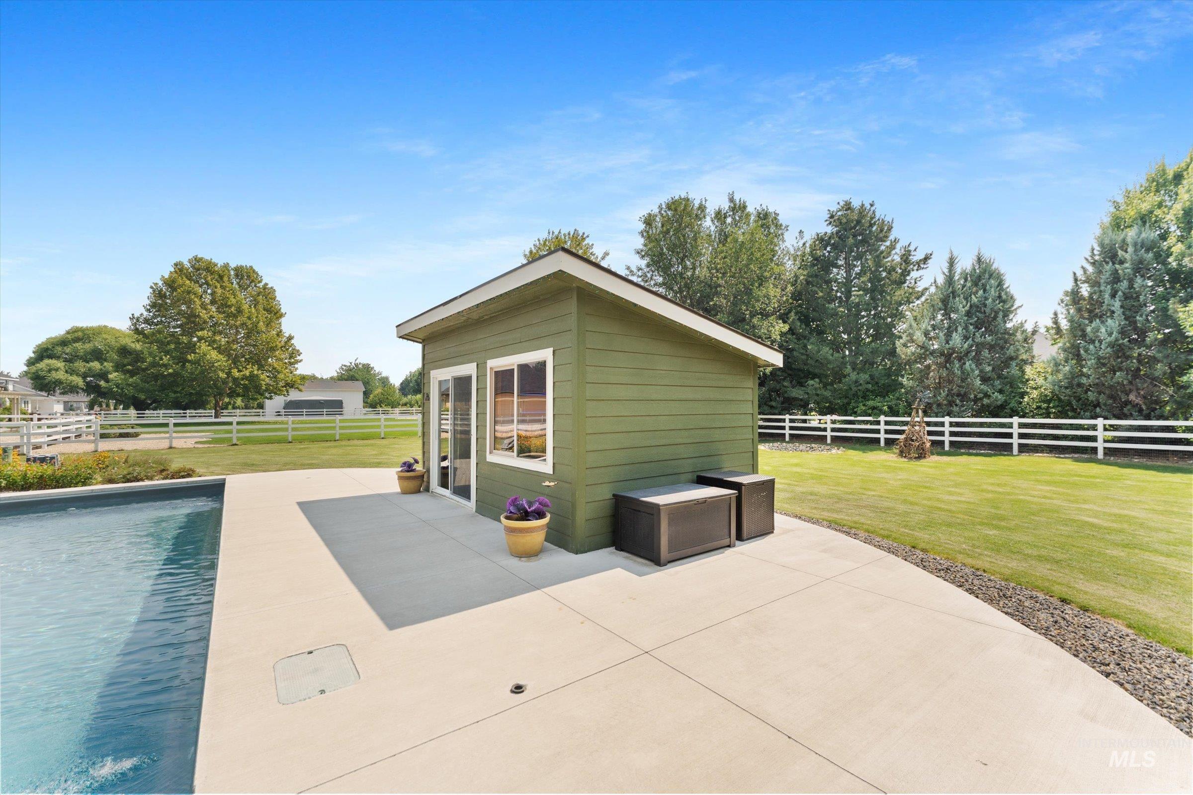8987 New Castle Dr Property Photo 39