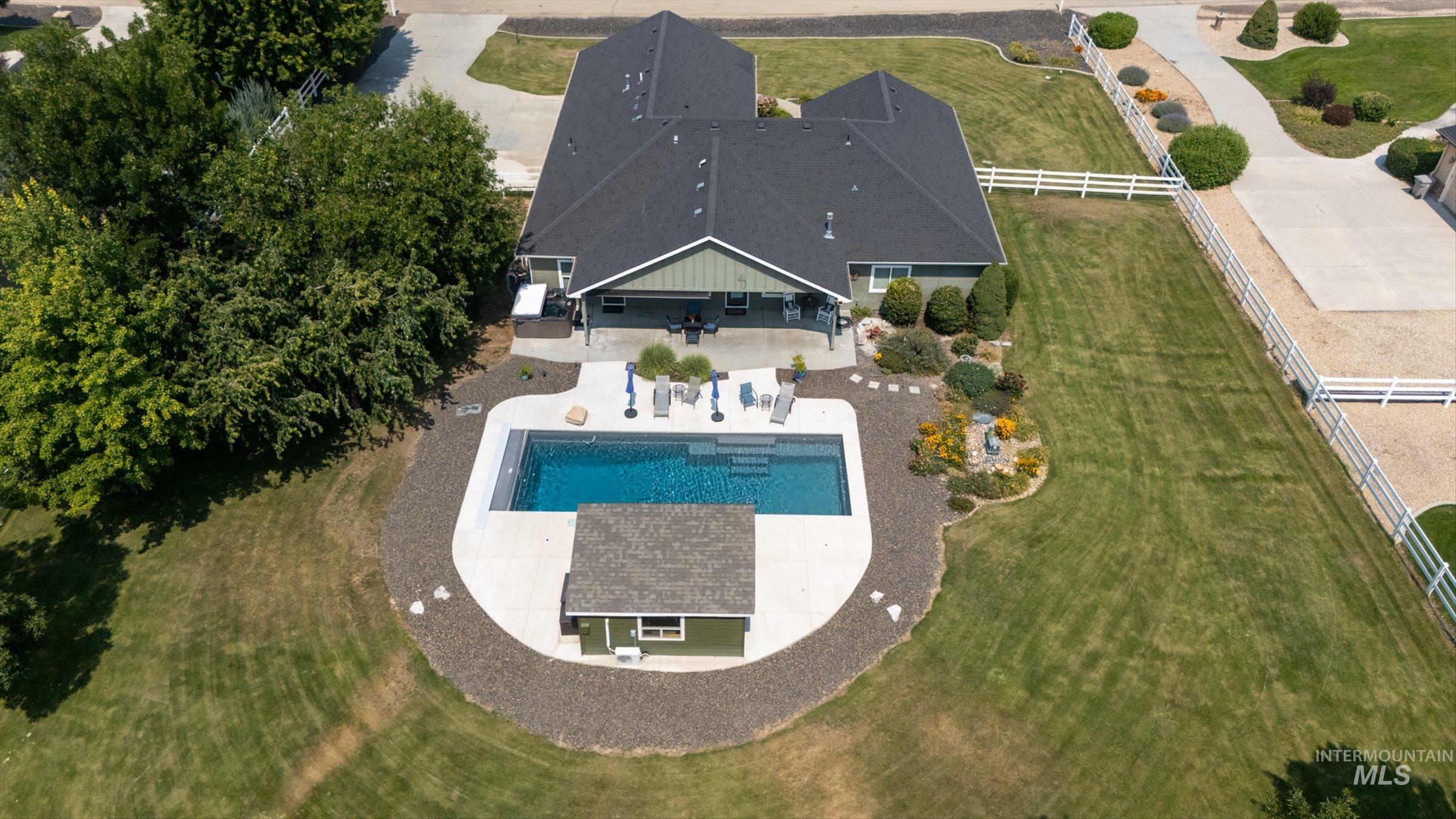 8987 New Castle Dr Property Photo 45