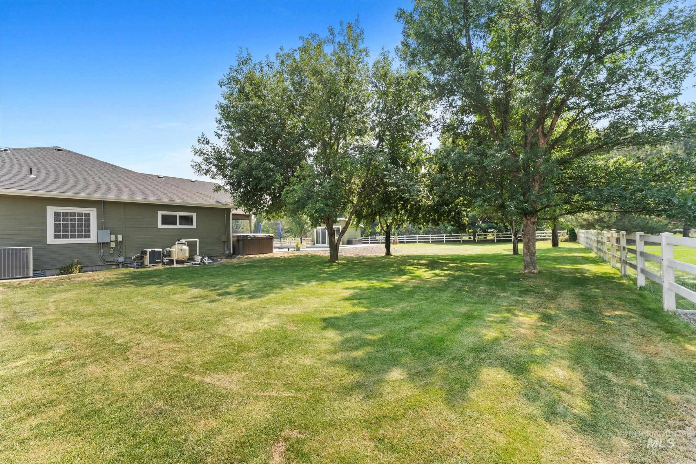 8987 New Castle Dr Property Photo 48