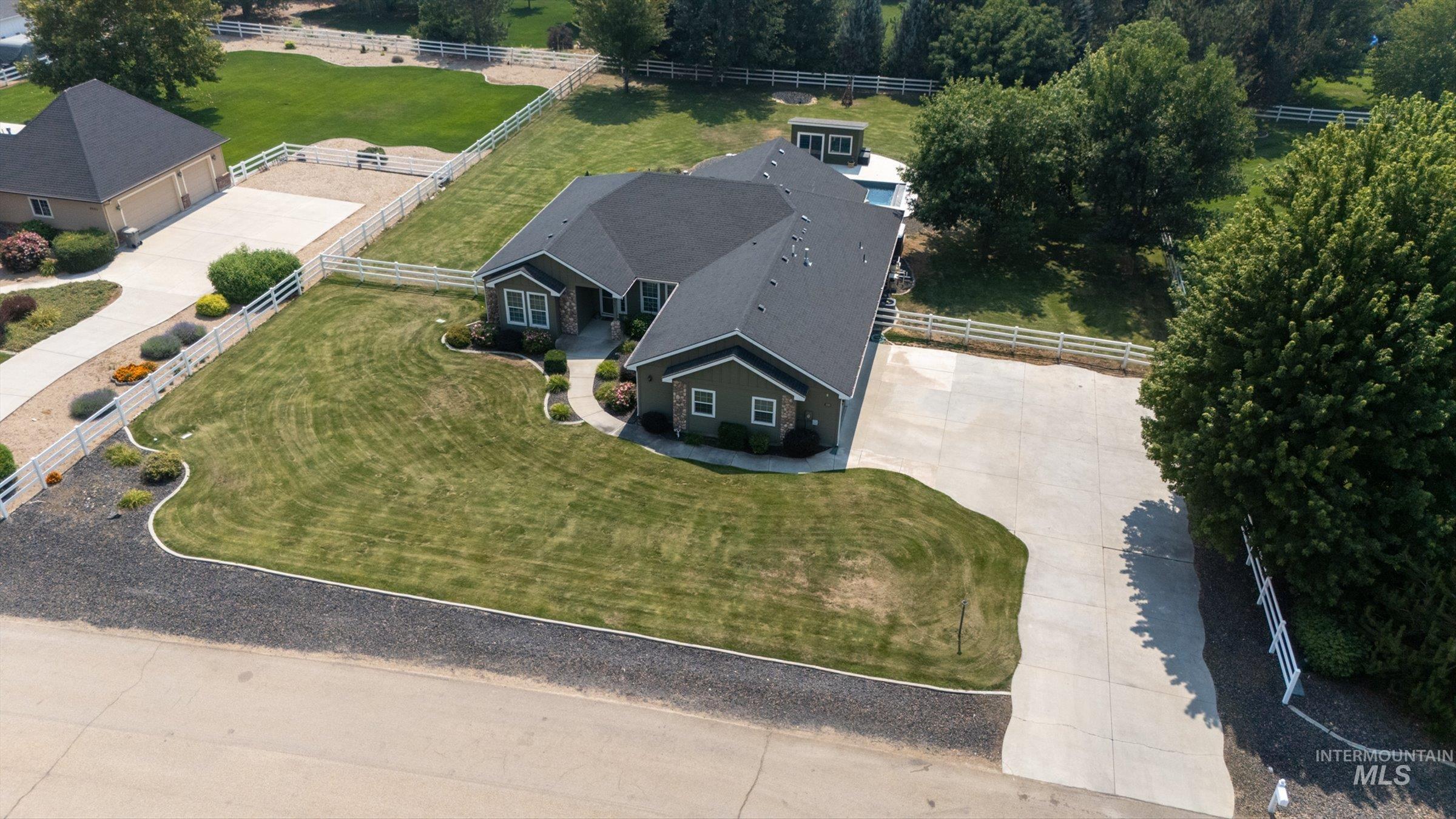 8987 New Castle Dr Property Photo 49