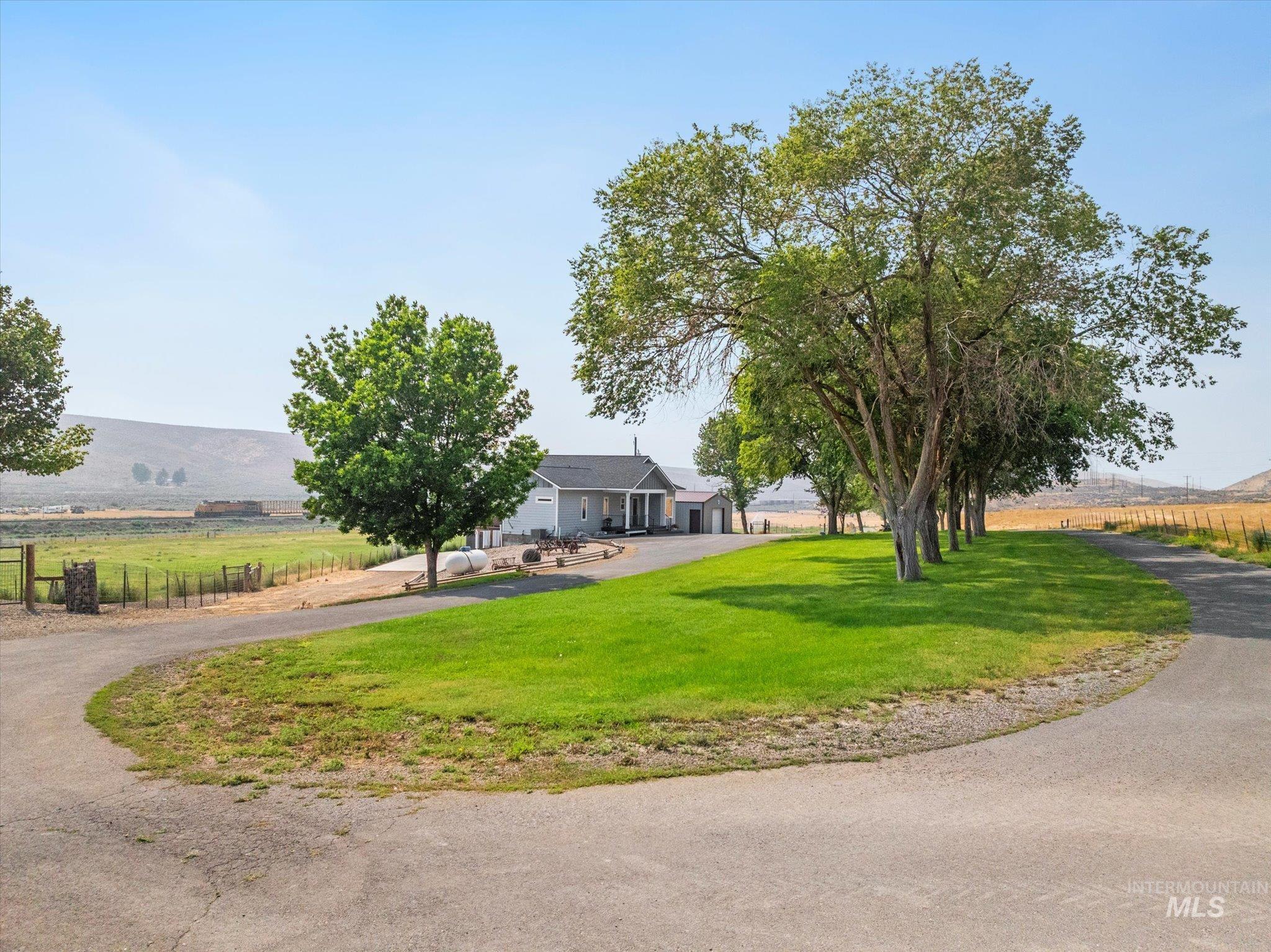 38789 Old Hwy 30 Property Photo 2