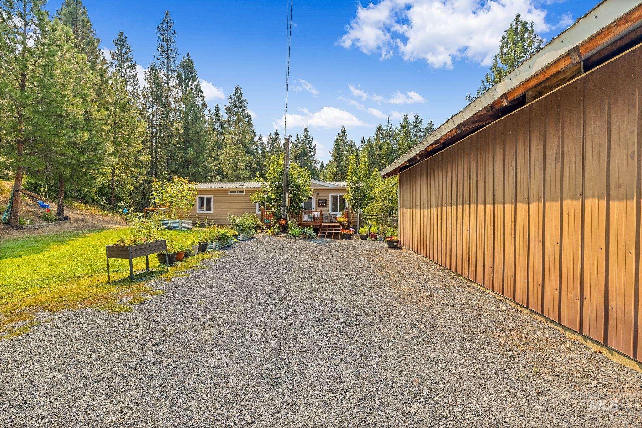 304 1st Ave Property Photo 4