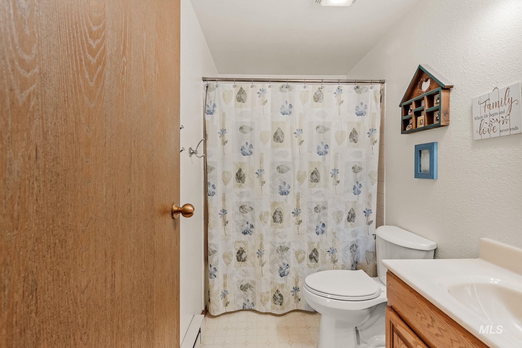 321 Monica St Property Photo 17
