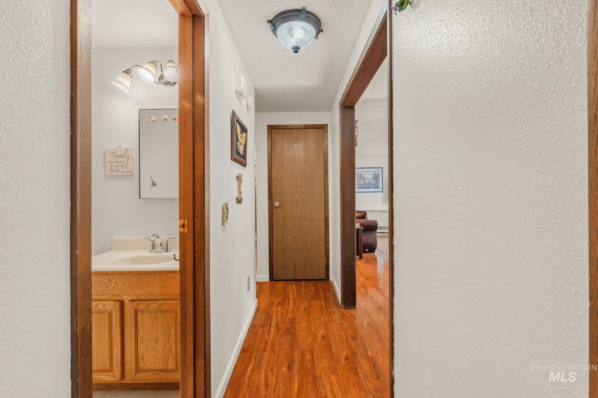 321 Monica St Property Photo 22
