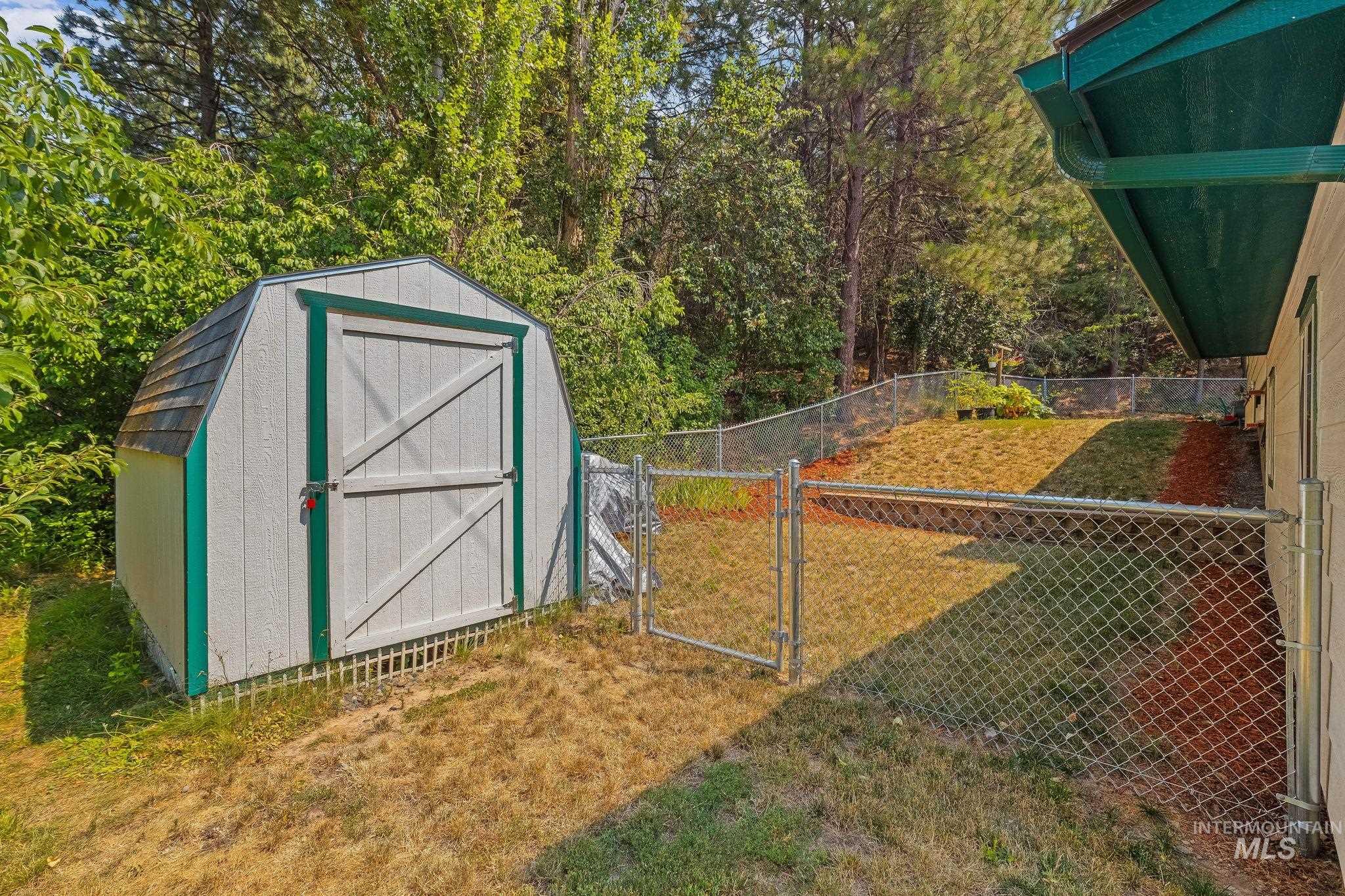 321 Monica St Property Photo 43
