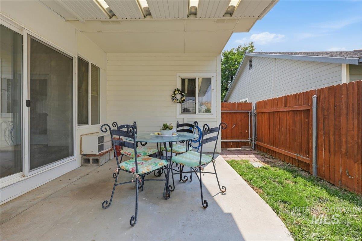 2560 W Leonard St Property Photo 23