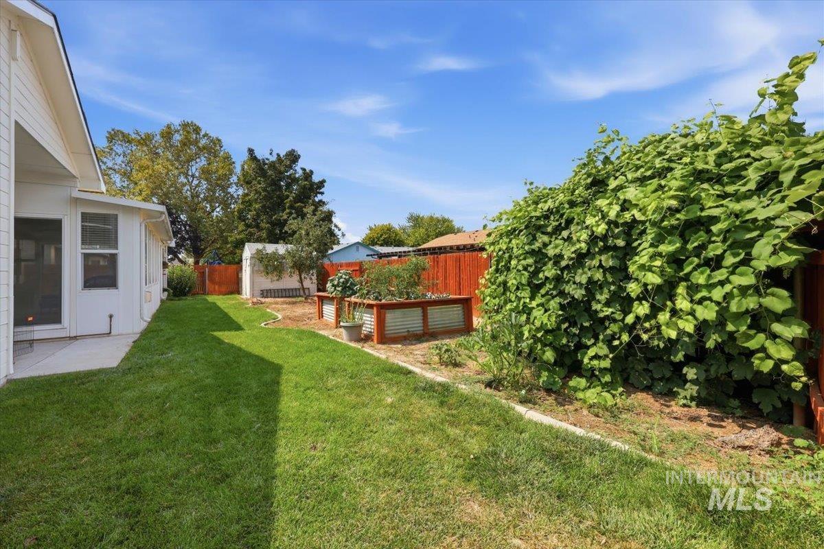 2560 W Leonard St Property Photo 25