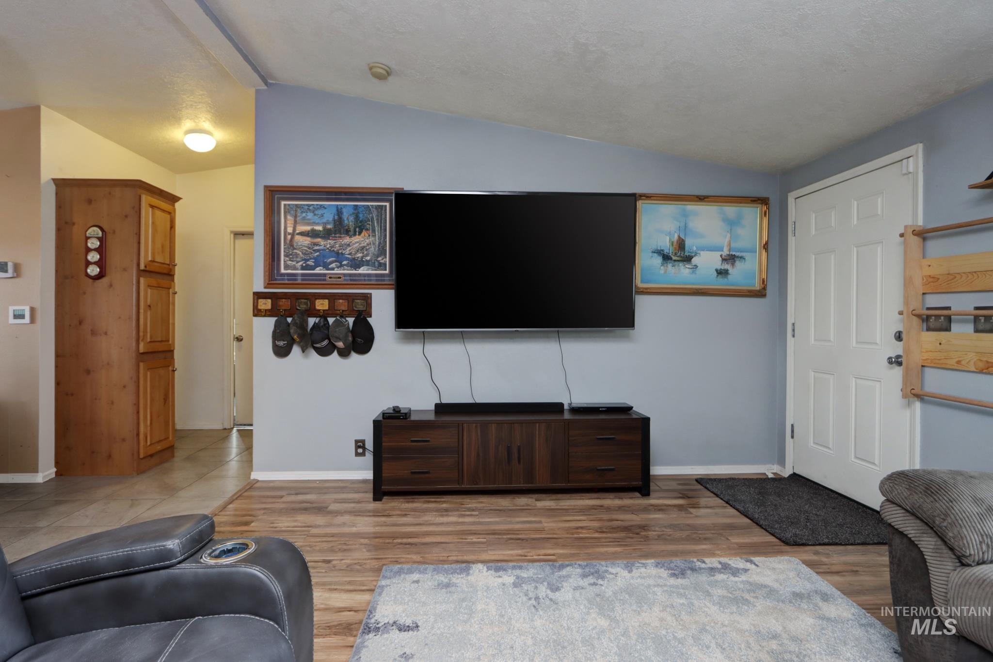 1583 Dustin Dr Property Photo 2