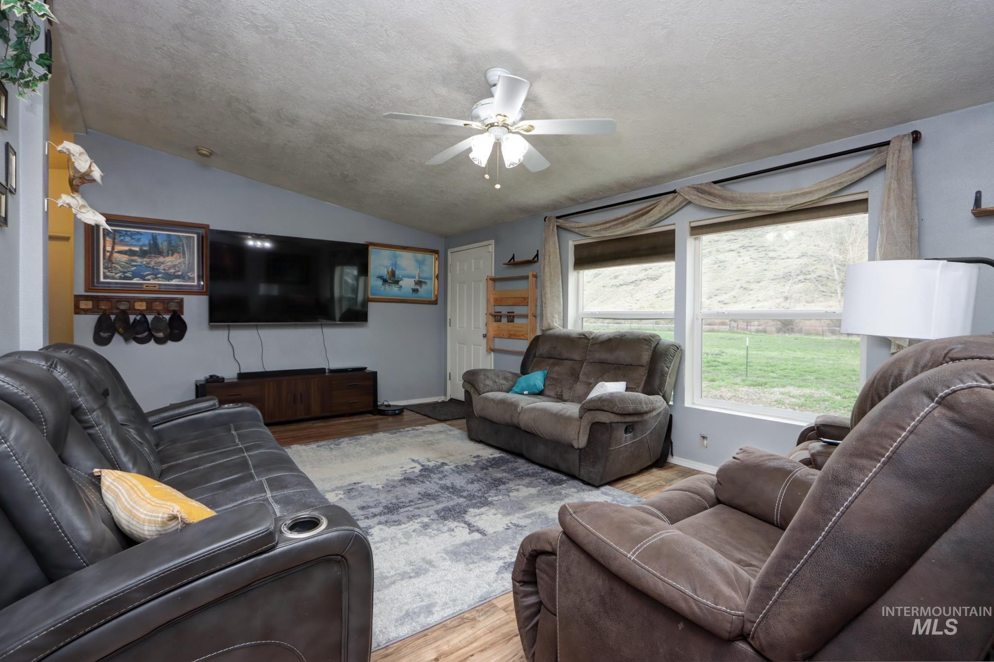 1583 Dustin Dr Property Photo 4