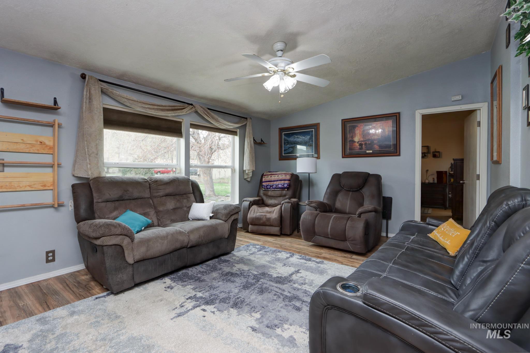 1583 Dustin Dr Property Photo 5